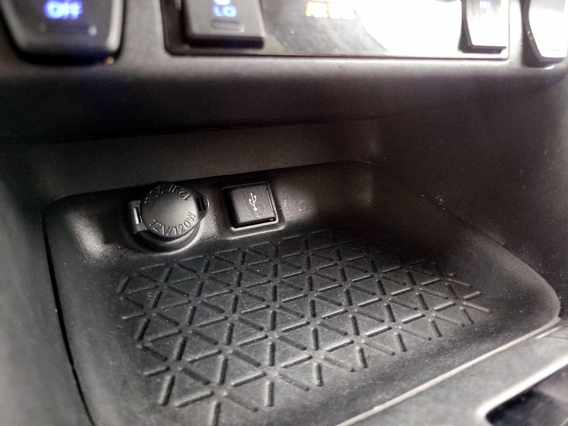 Thumbnail: 2022 Toyota RAV4 - 18