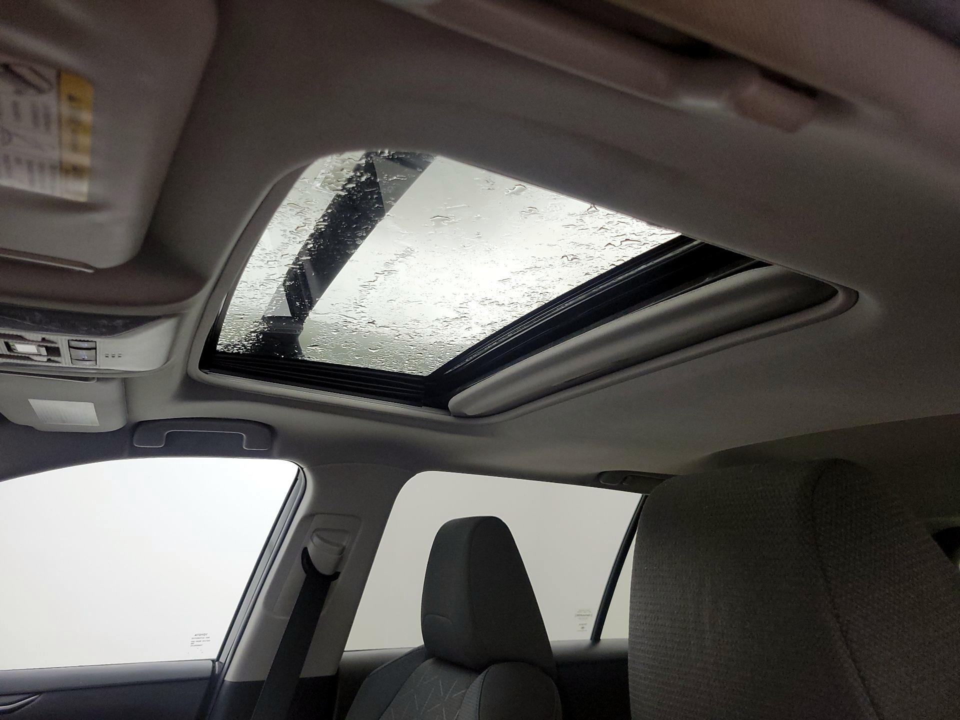 Thumbnail: 2022 Toyota RAV4 - 19