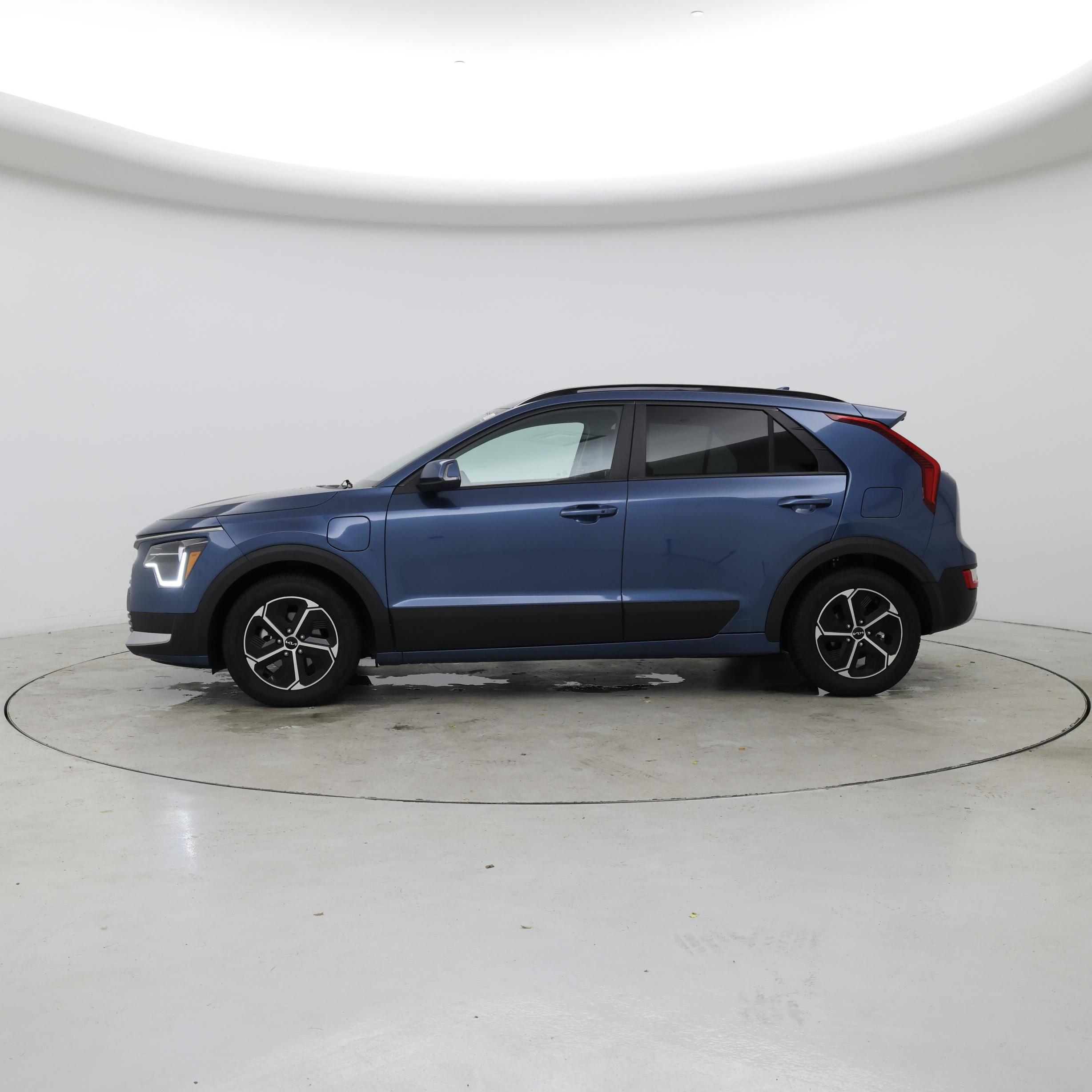 Thumbnail: 2023 Kia Niro - 3