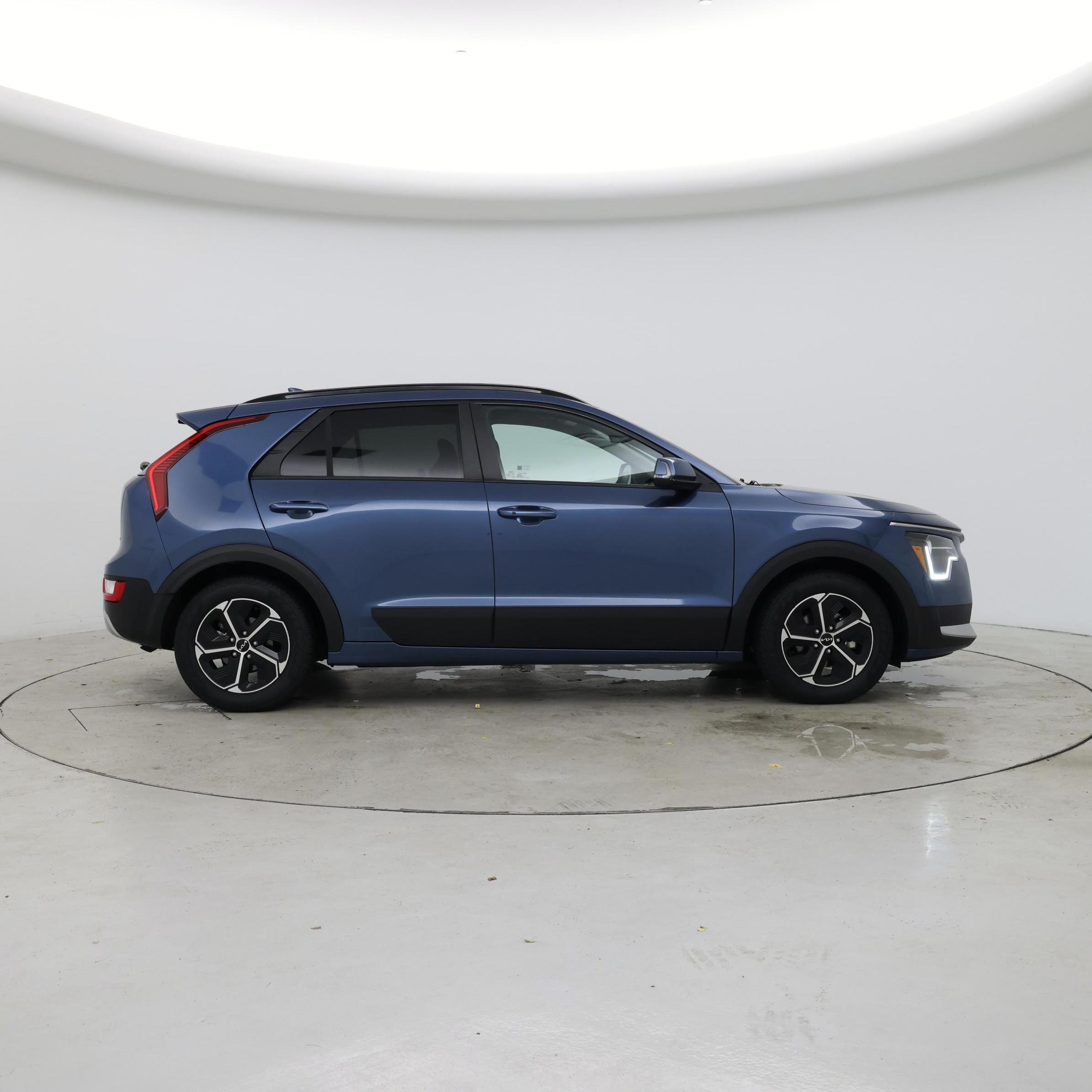 Thumbnail: 2023 Kia Niro - 7