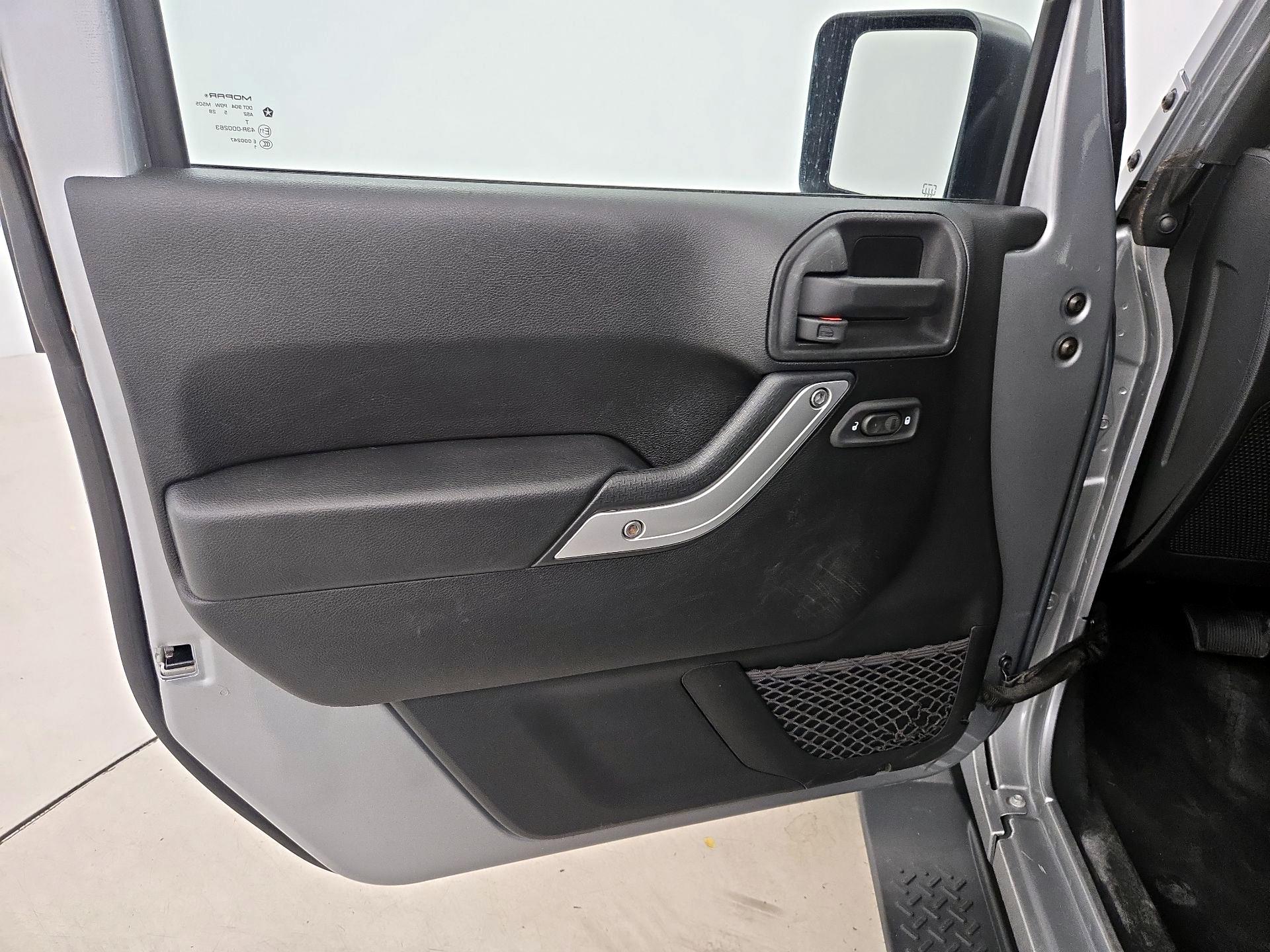 Thumbnail: 2015 Jeep Wrangler - 12