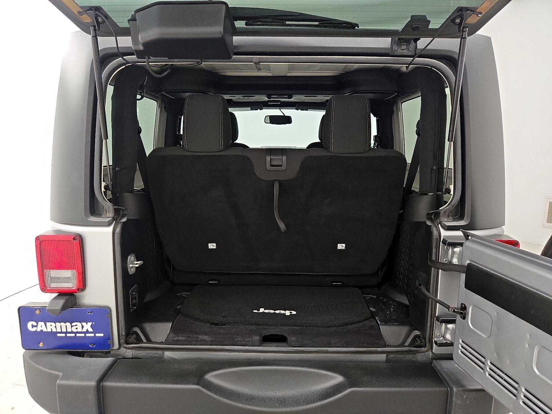 Thumbnail: 2015 Jeep Wrangler - 18