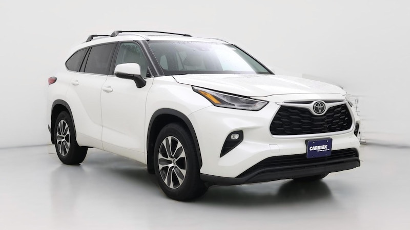 2021 Toyota Highlander XLE Hero Image
