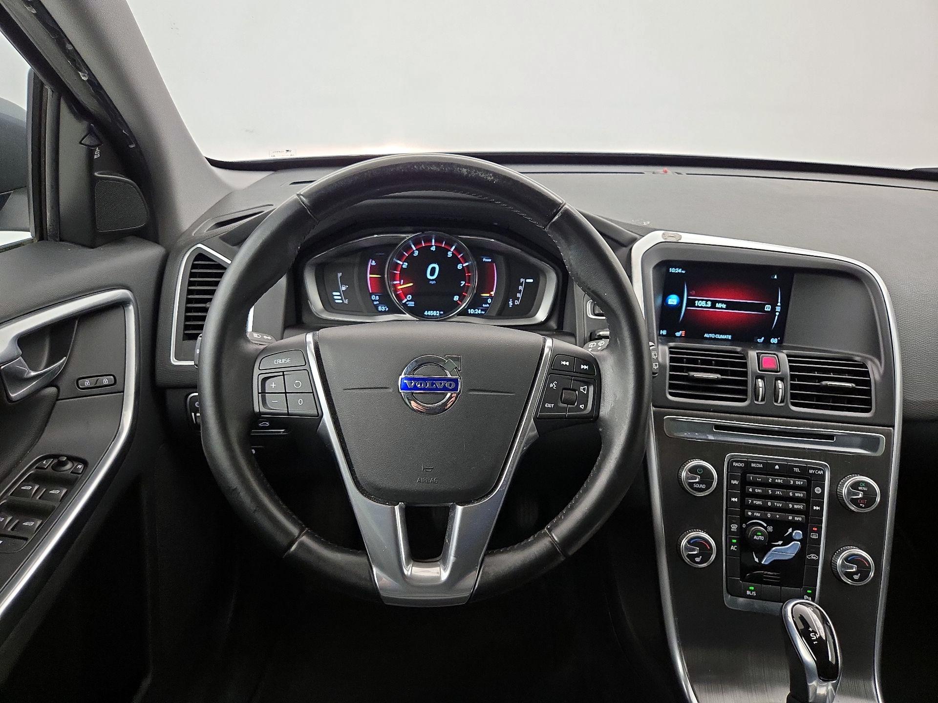 Thumbnail: 2016 Volvo XC60 - 10