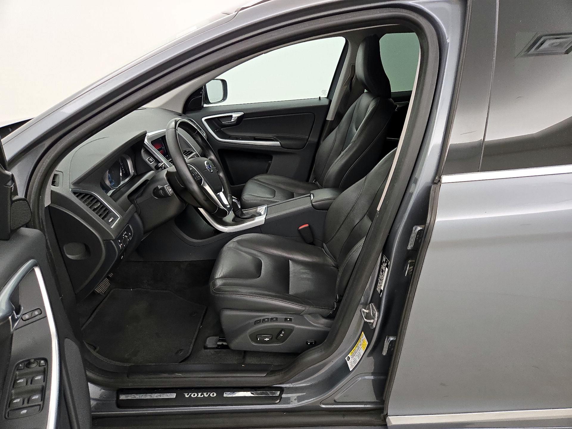 Thumbnail: 2016 Volvo XC60 - 11