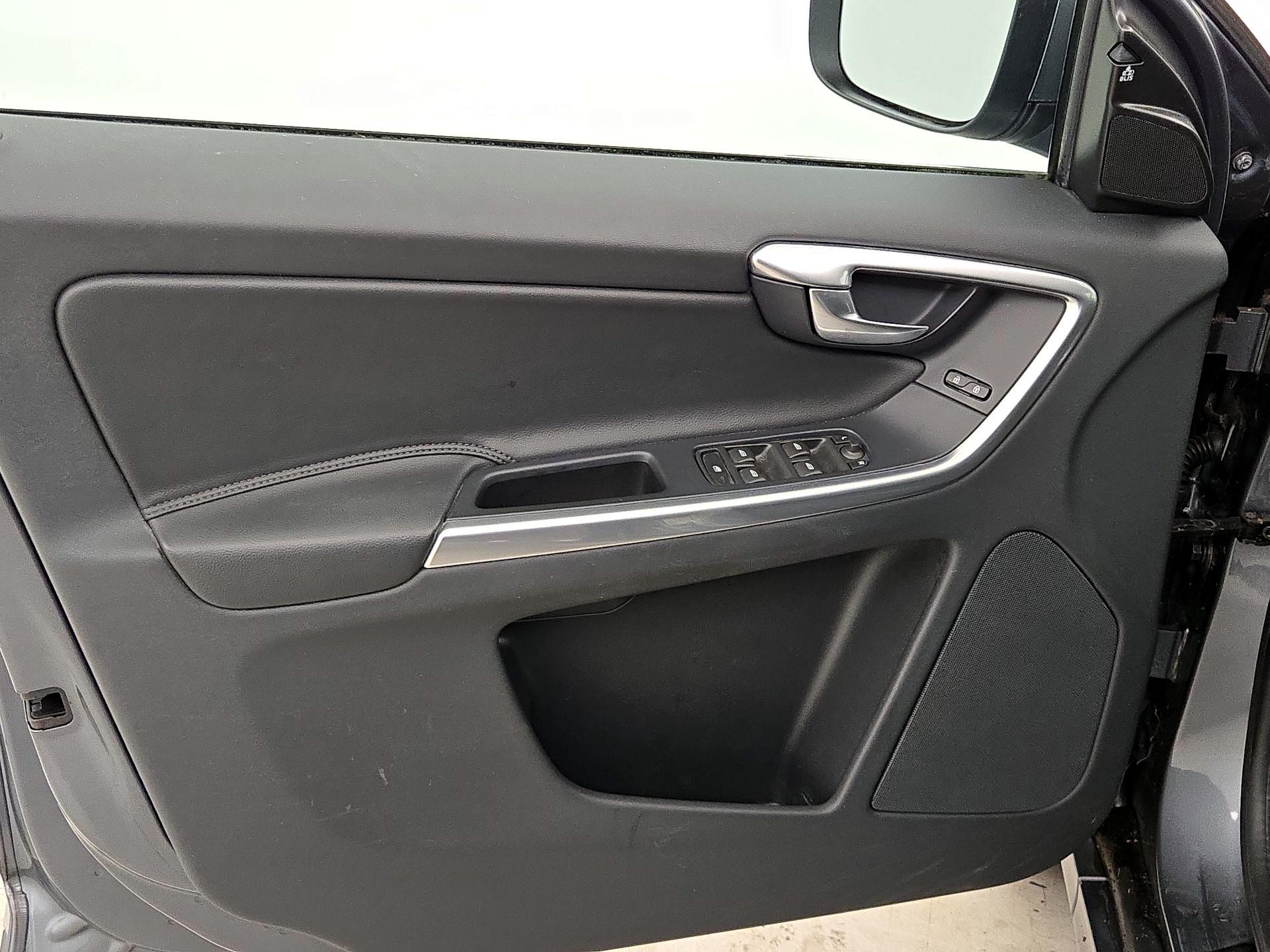 Thumbnail: 2016 Volvo XC60 - 12