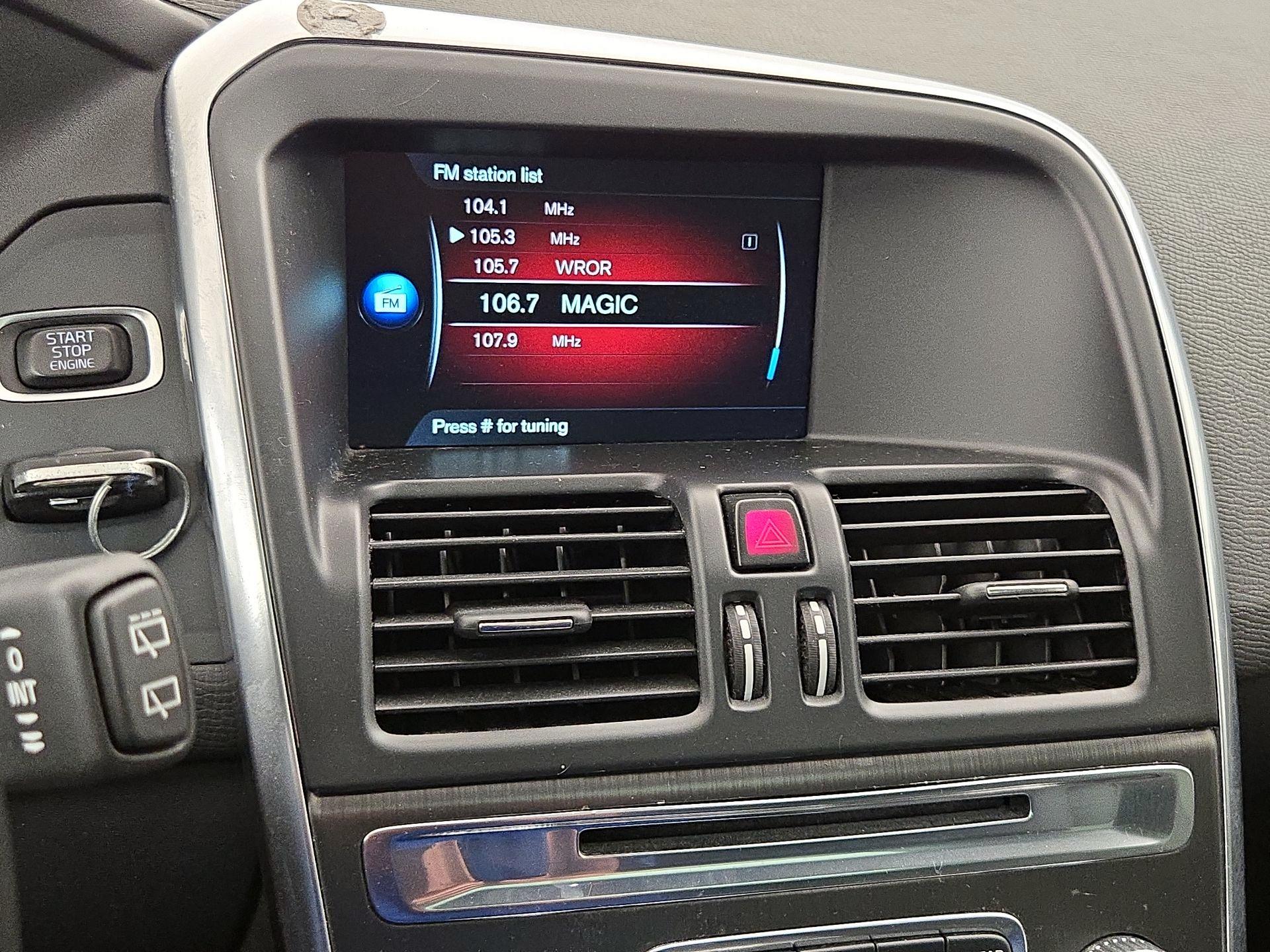 Thumbnail: 2016 Volvo XC60 - 14