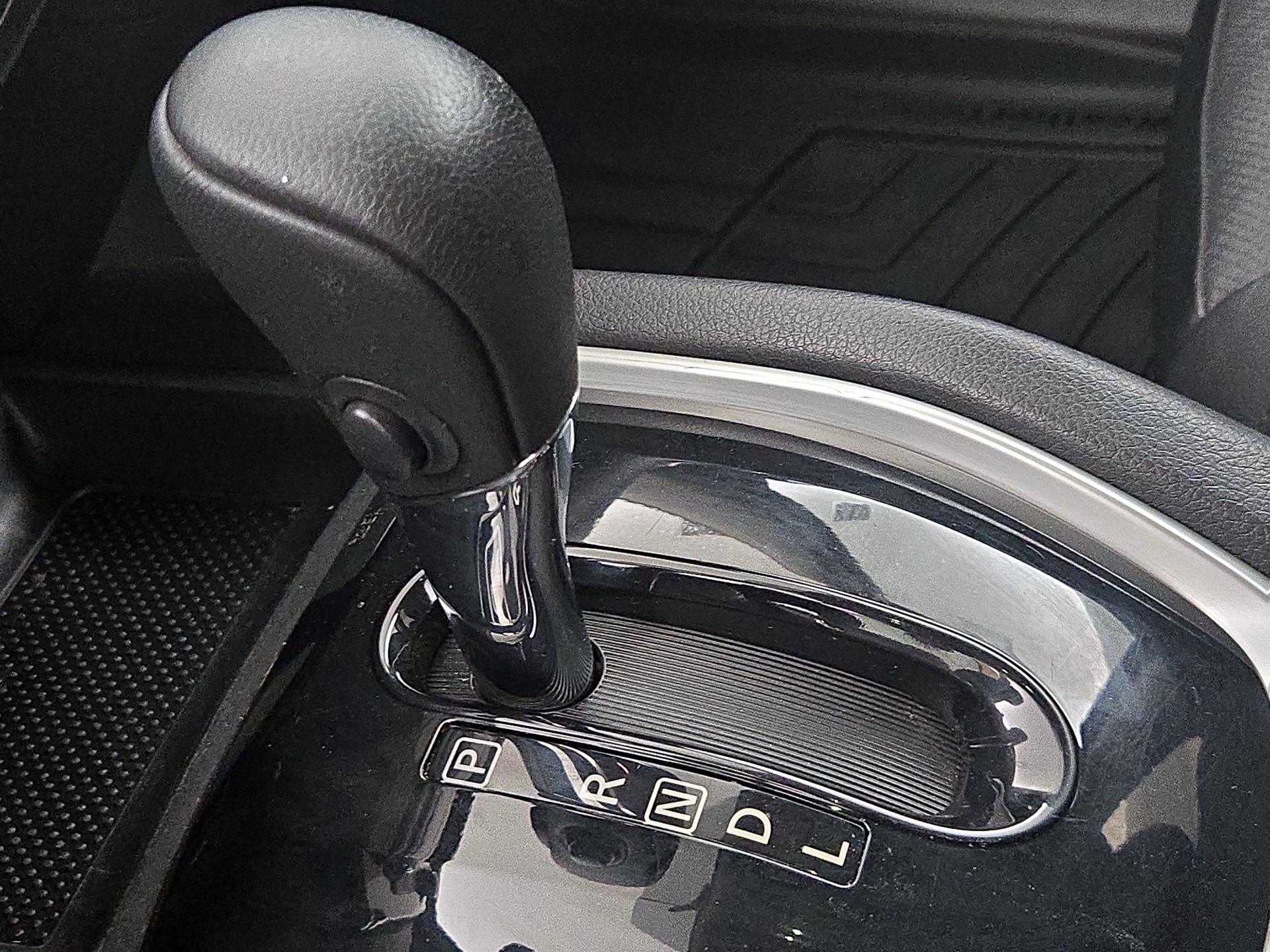 Thumbnail: 2015 Nissan Rogue - 17