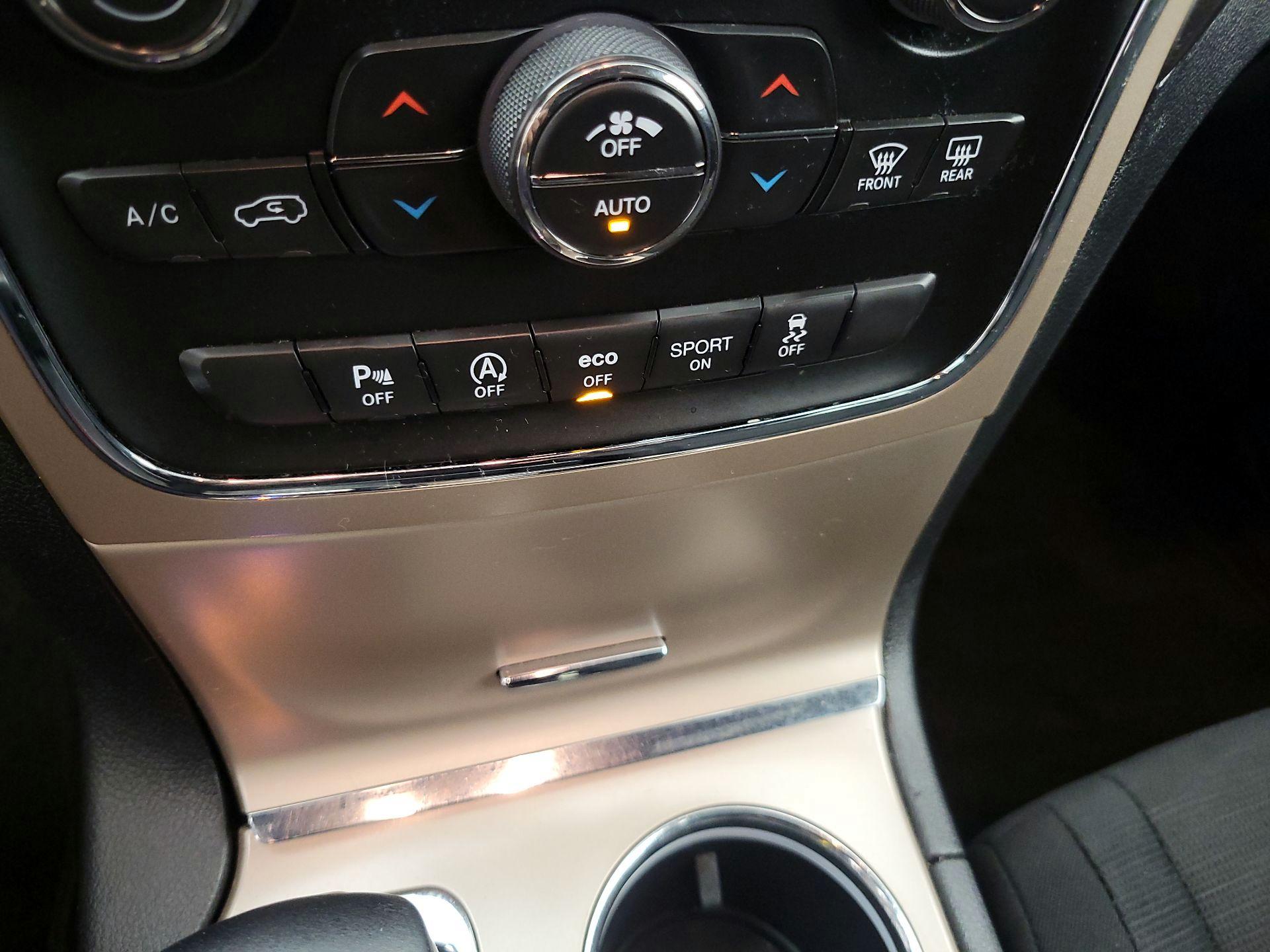 Thumbnail: 2017 Jeep Grand Cherokee - 16