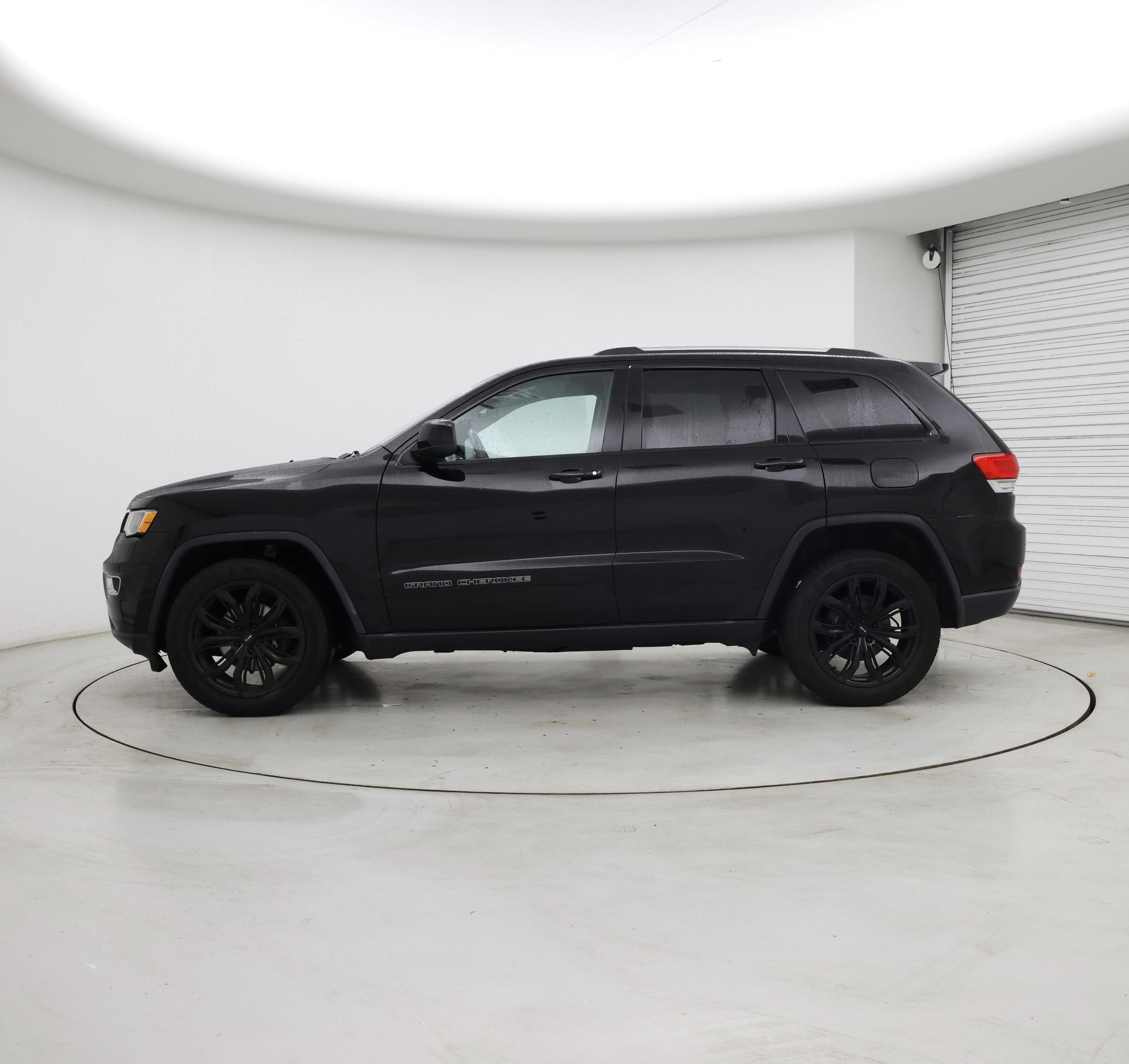 Thumbnail: 2017 Jeep Grand Cherokee - 3