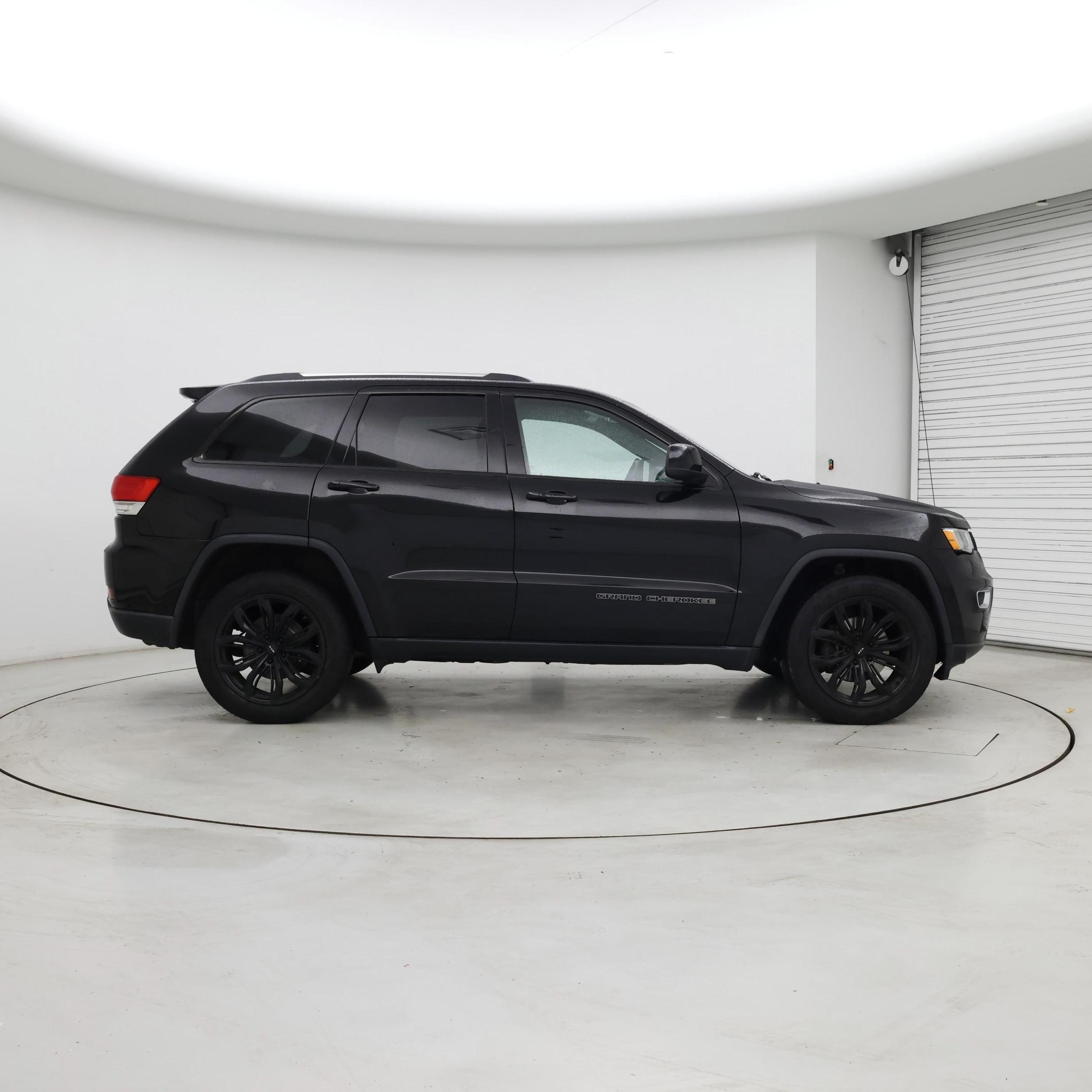 Thumbnail: 2017 Jeep Grand Cherokee - 7
