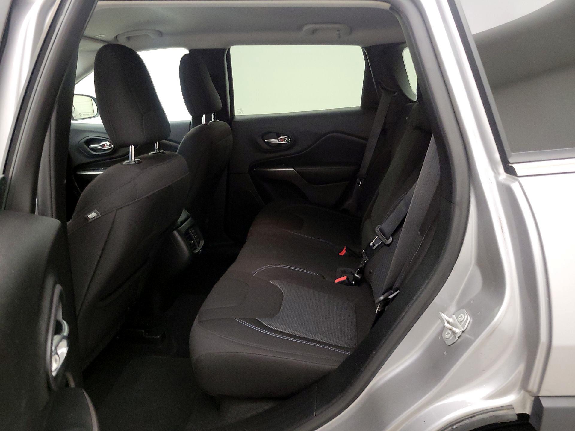 Thumbnail: 2019 Jeep Cherokee - 19