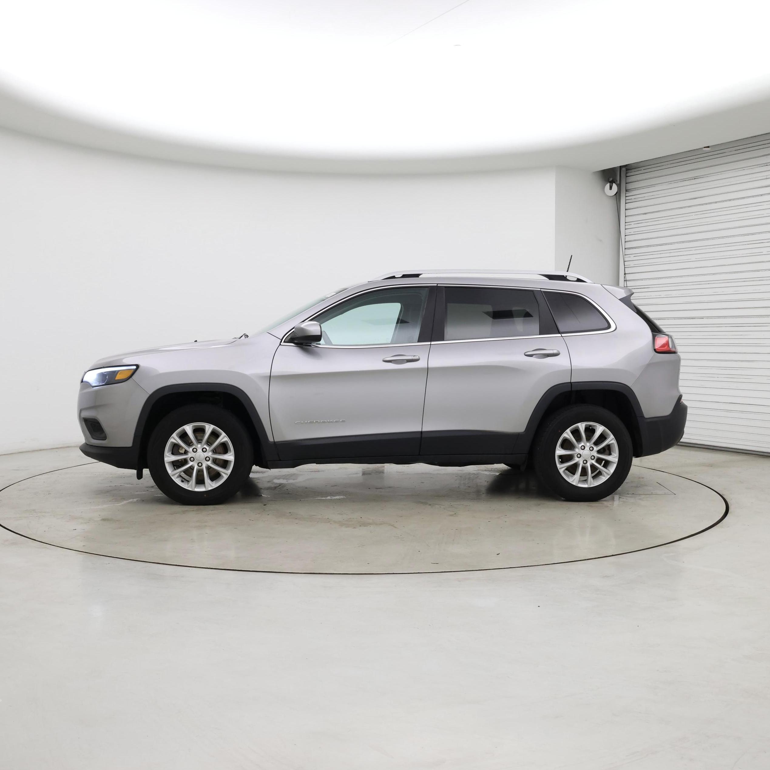 Thumbnail: 2019 Jeep Cherokee - 3