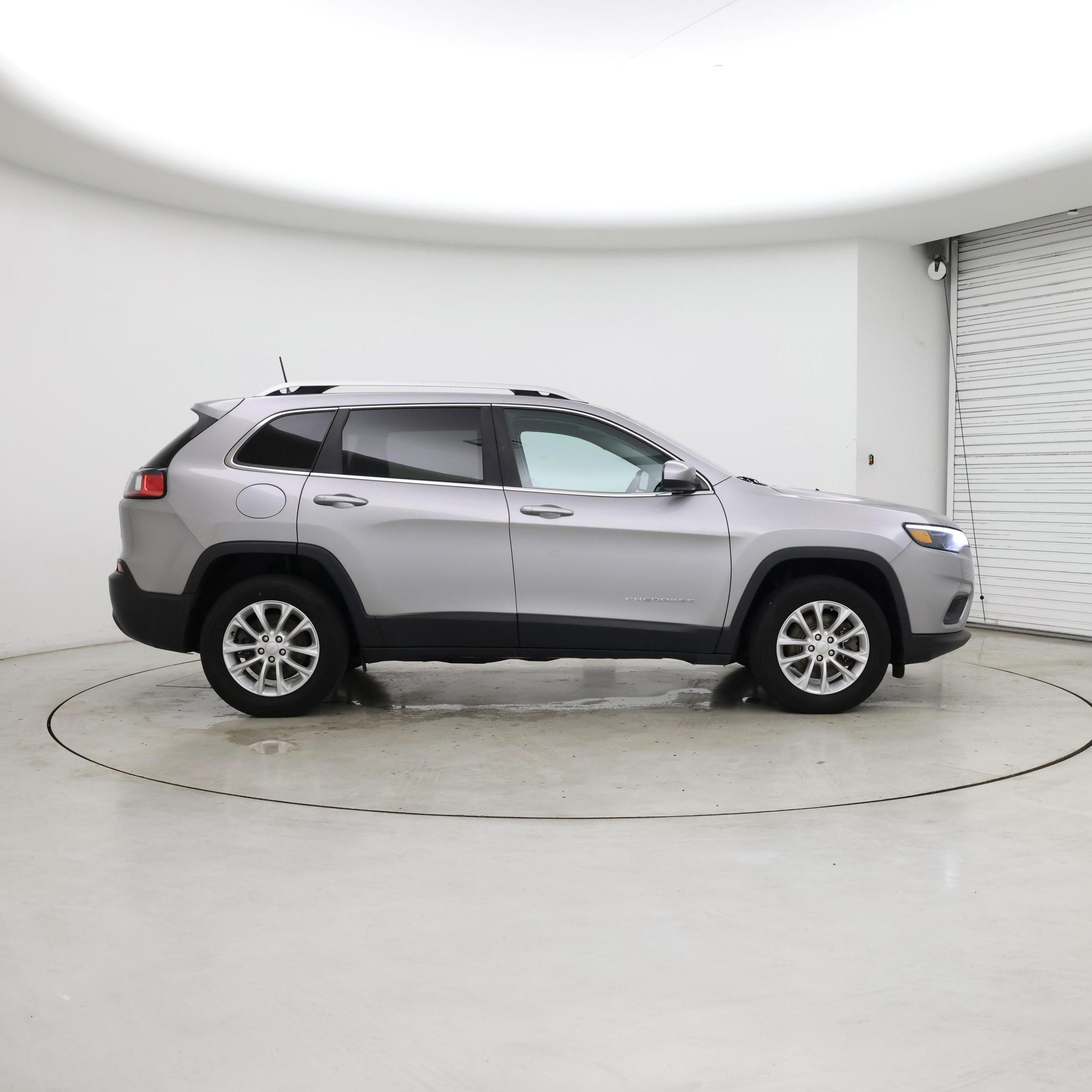 Thumbnail: 2019 Jeep Cherokee - 7