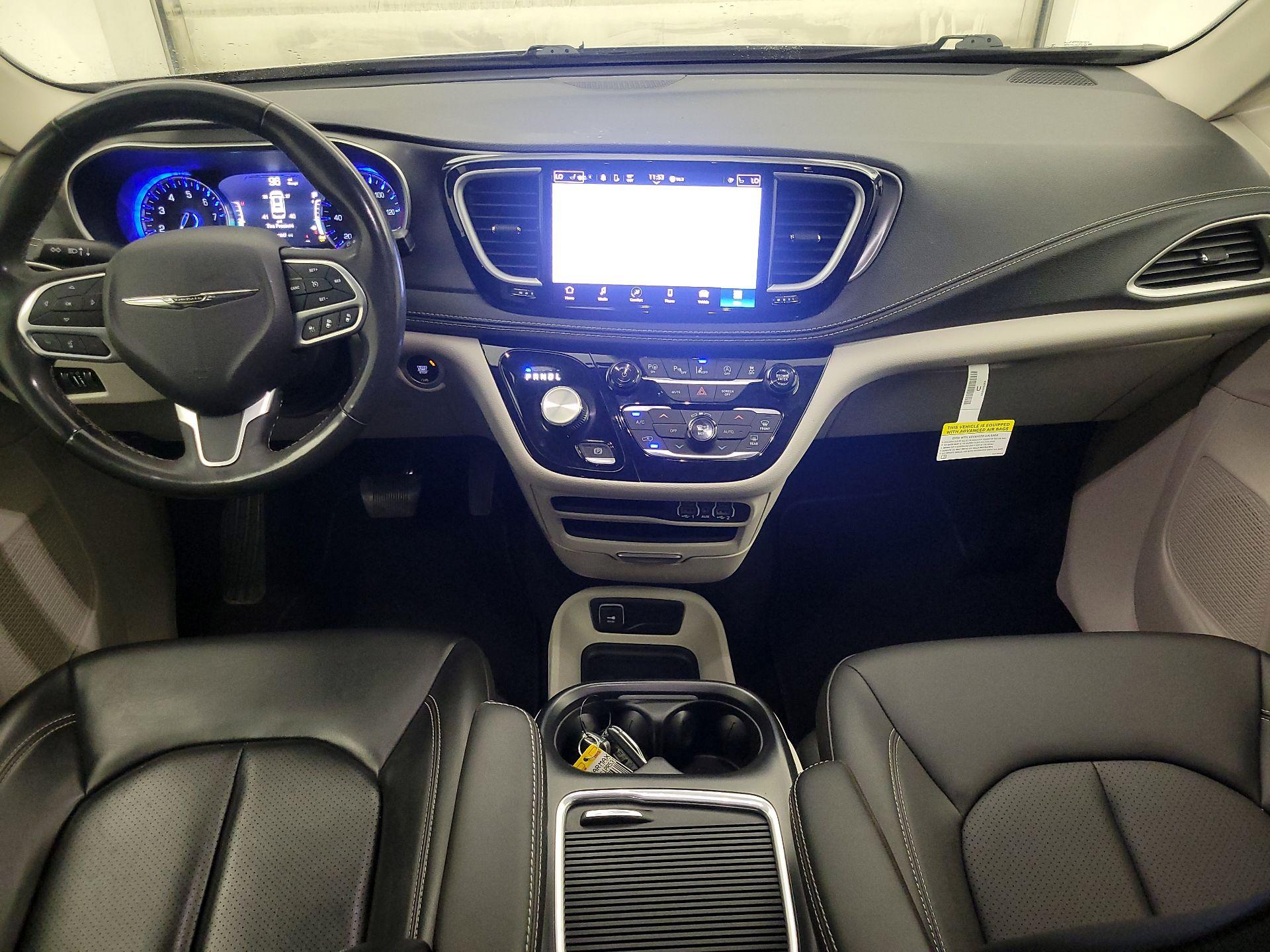 Thumbnail: 2023 Chrysler Pacifica - 9