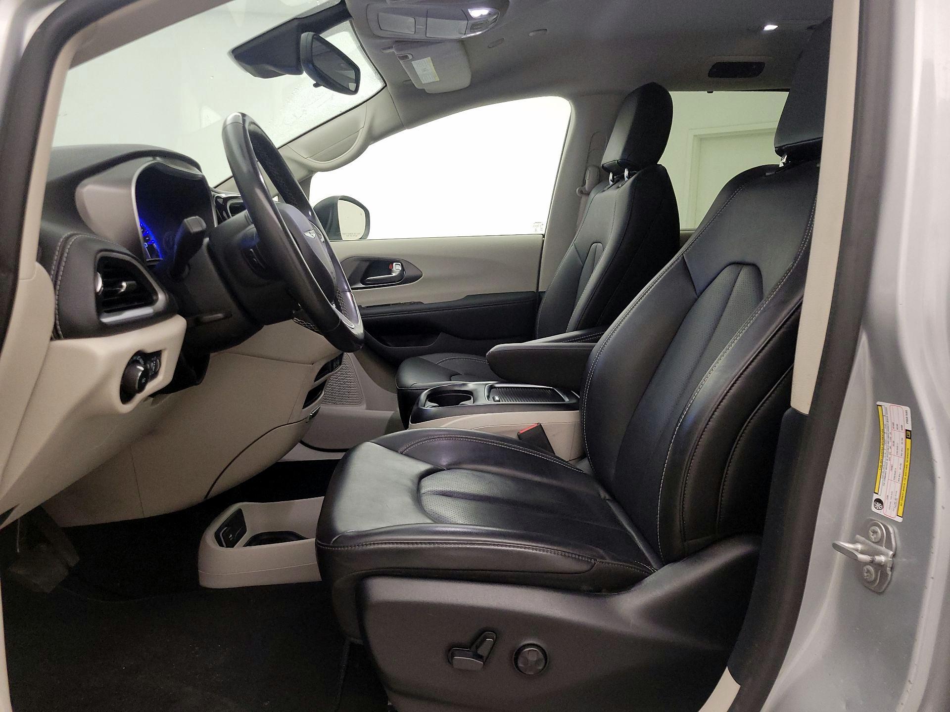 Thumbnail: 2023 Chrysler Pacifica - 11