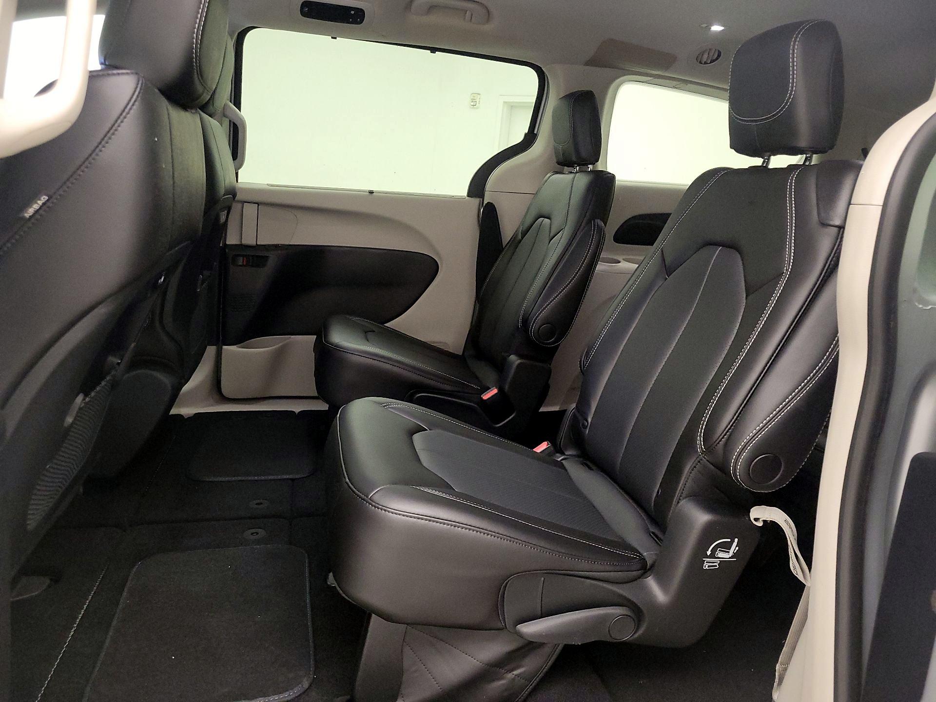 Thumbnail: 2023 Chrysler Pacifica - 19