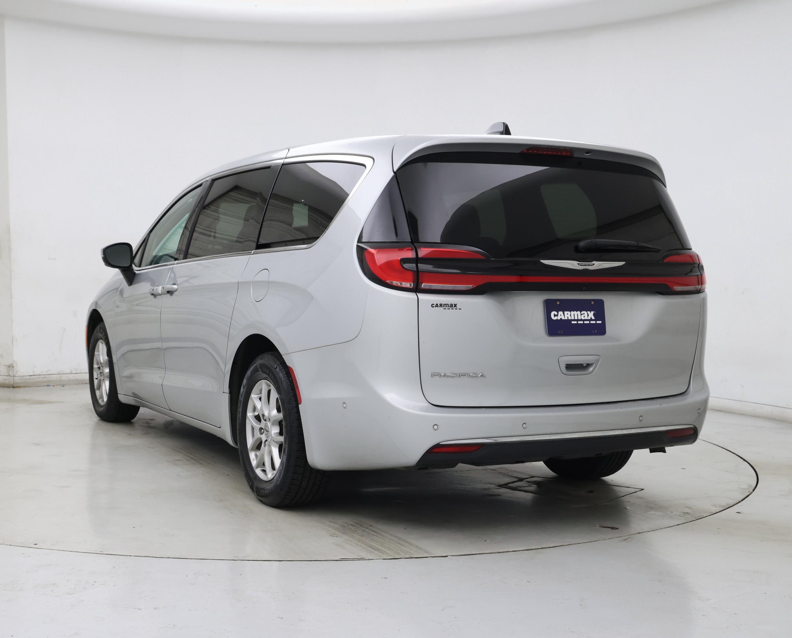 Thumbnail: 2023 Chrysler Pacifica - 3
