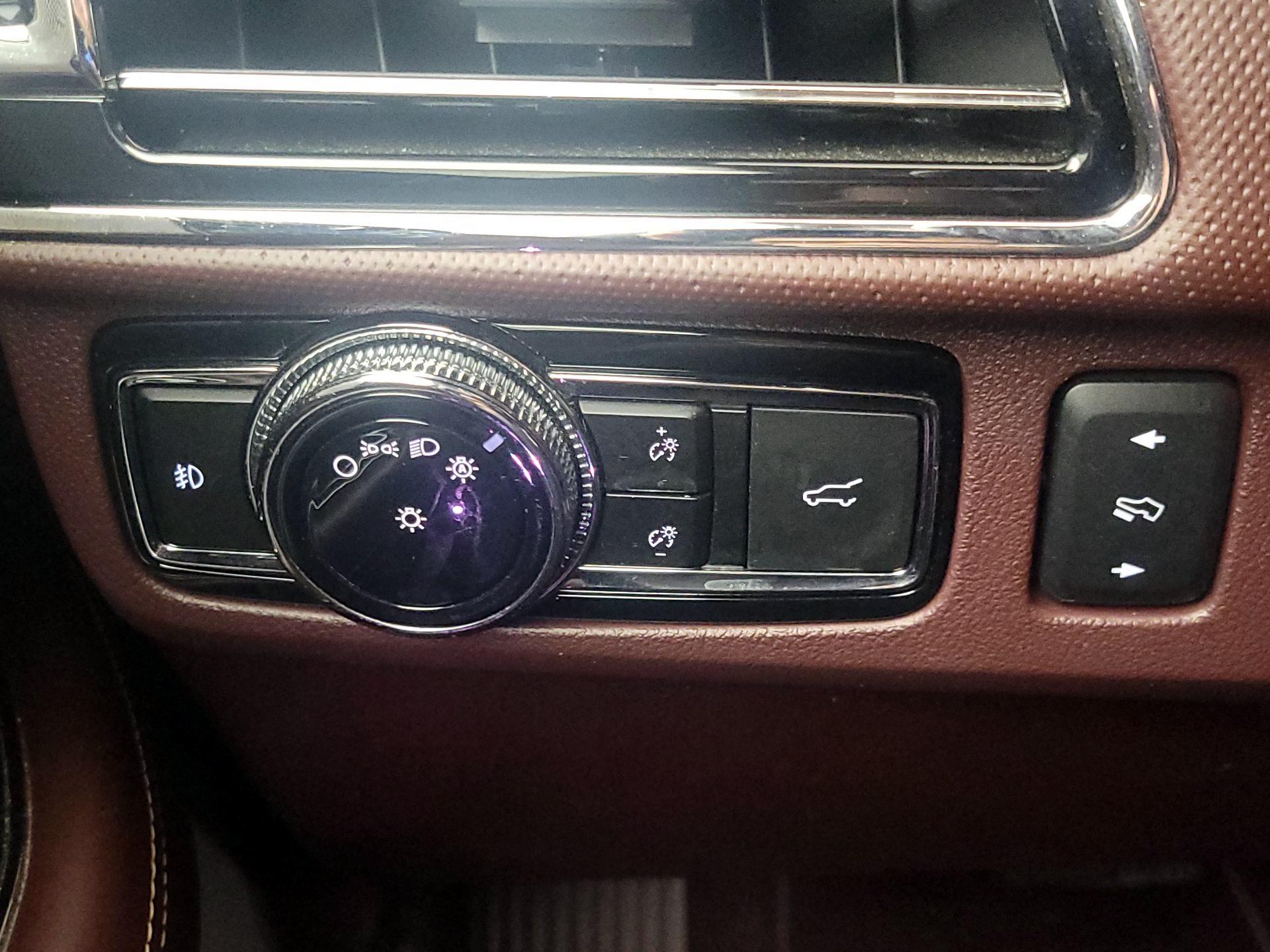 Thumbnail: 2019 Lincoln Navigator - 13