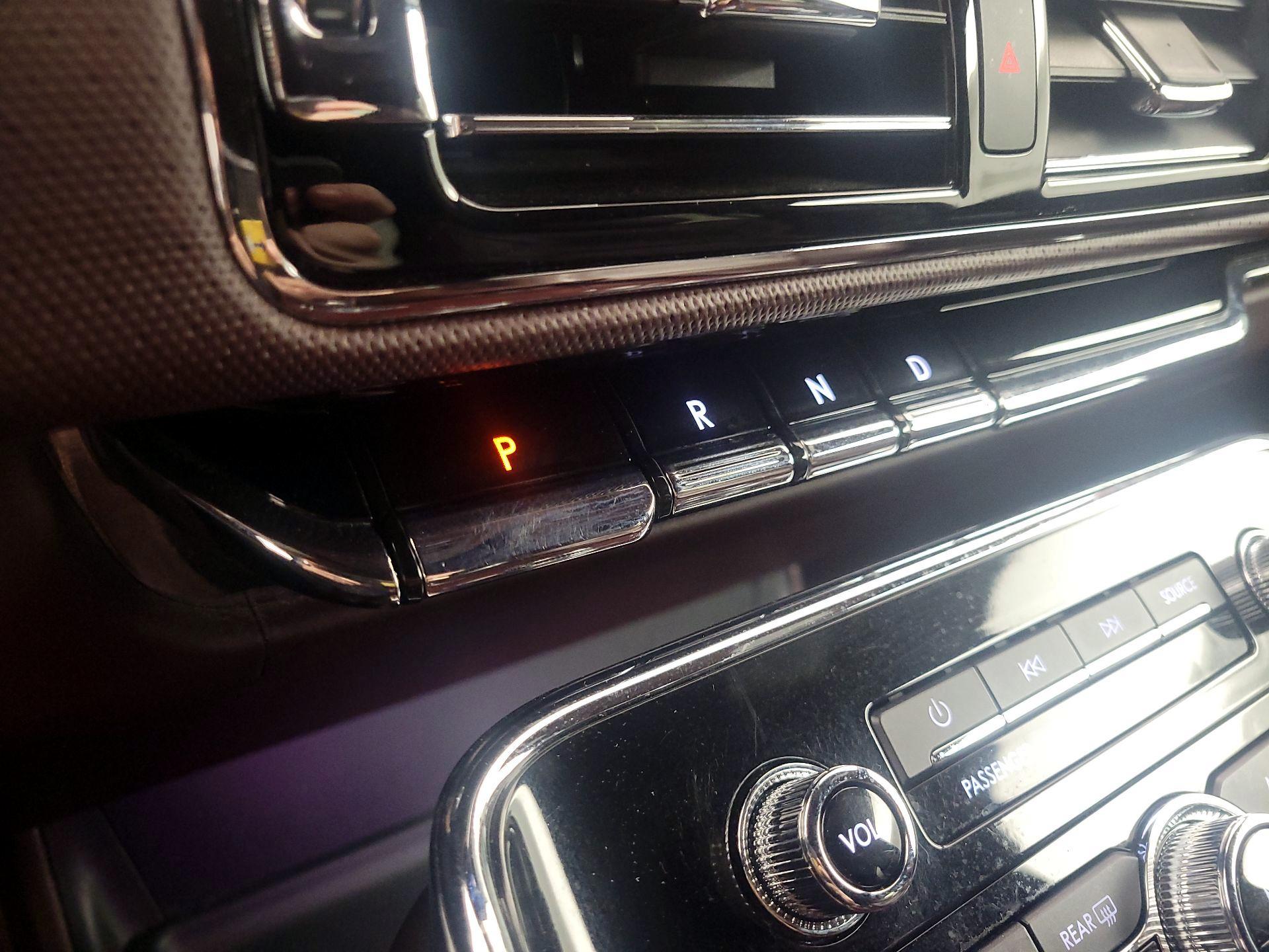 Thumbnail: 2019 Lincoln Navigator - 17