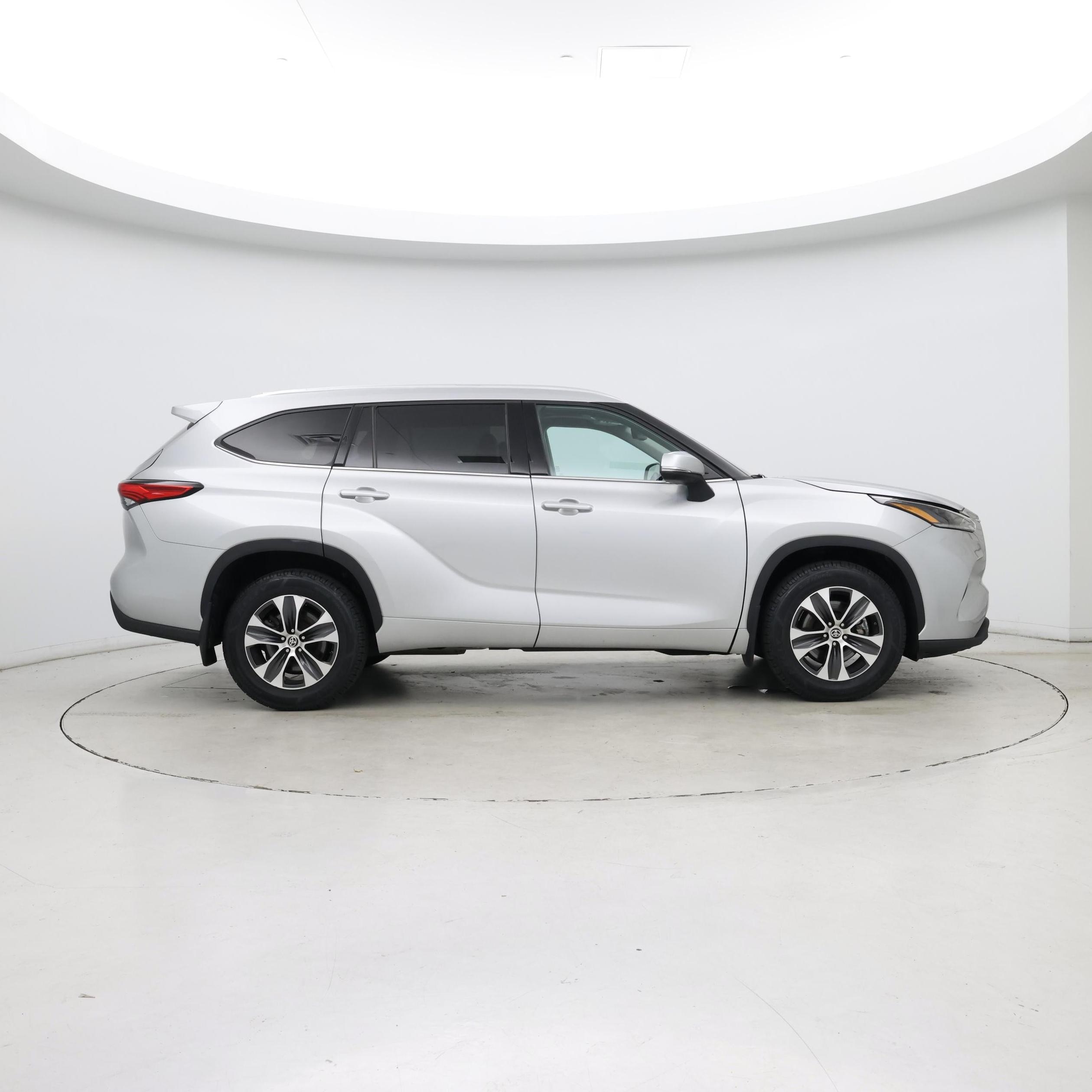 Thumbnail: 2021 Toyota Highlander - 7