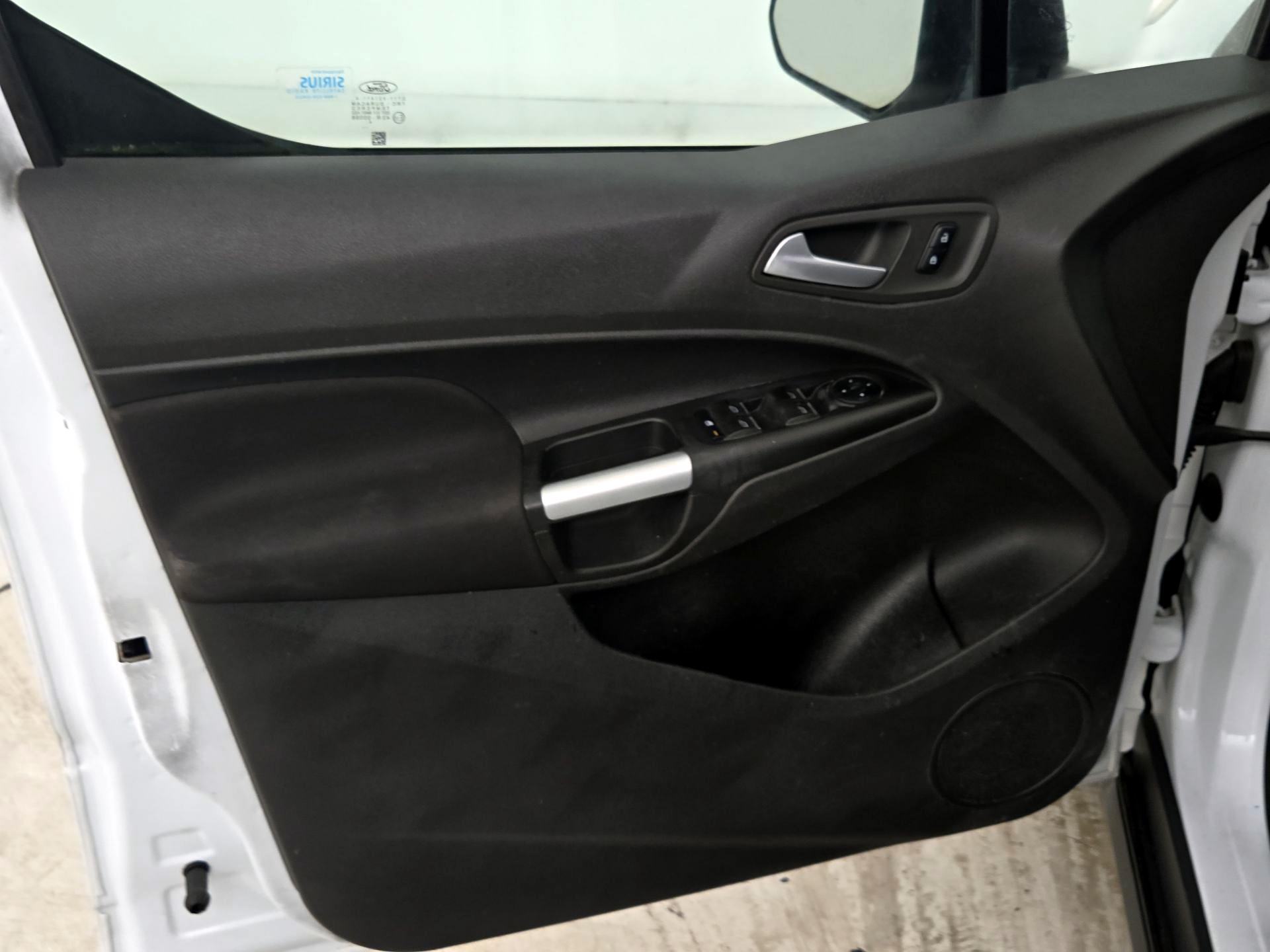 Thumbnail: 2015 Ford Transit Series - 12