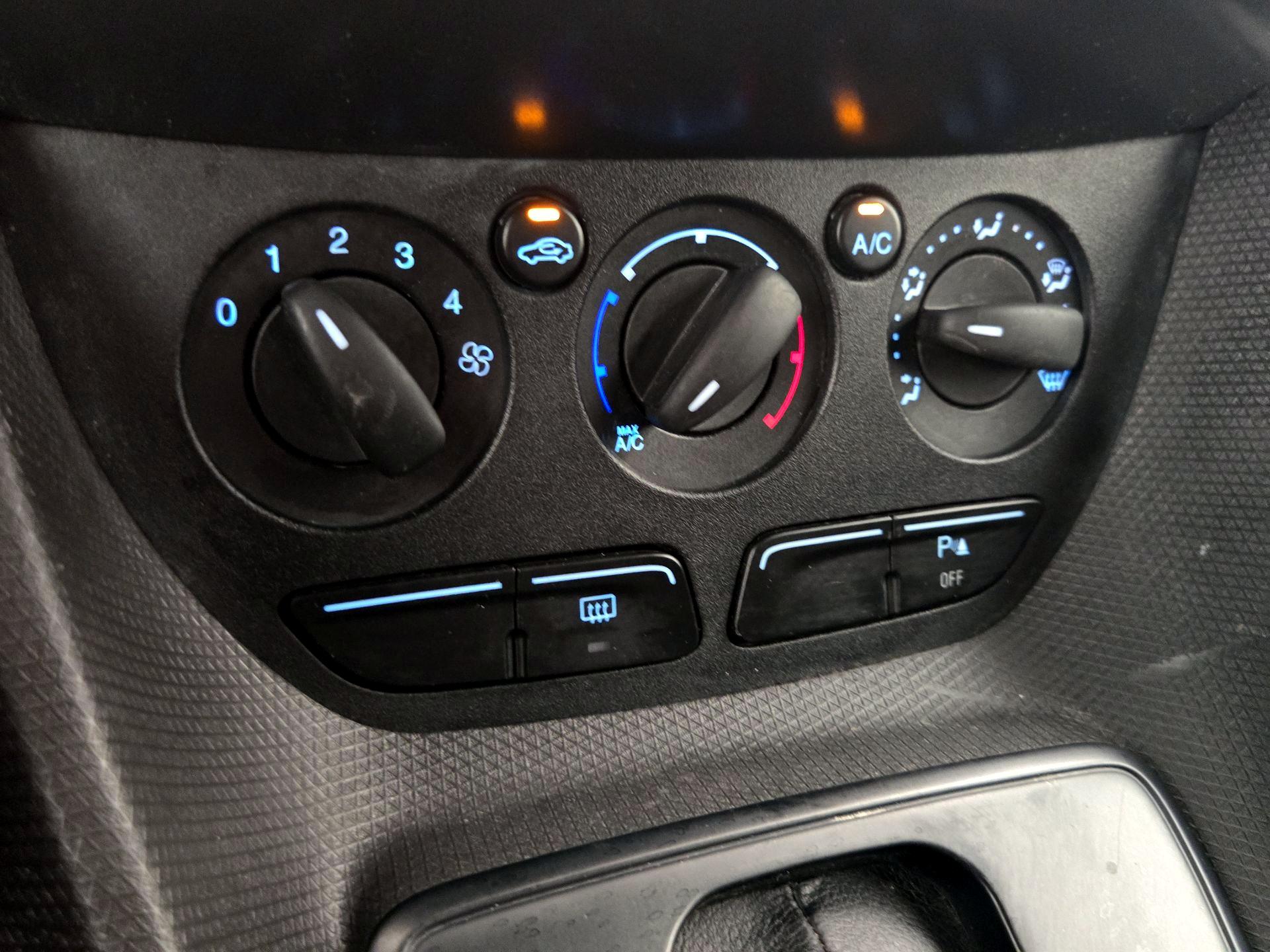 Thumbnail: 2015 Ford Transit Series - 16