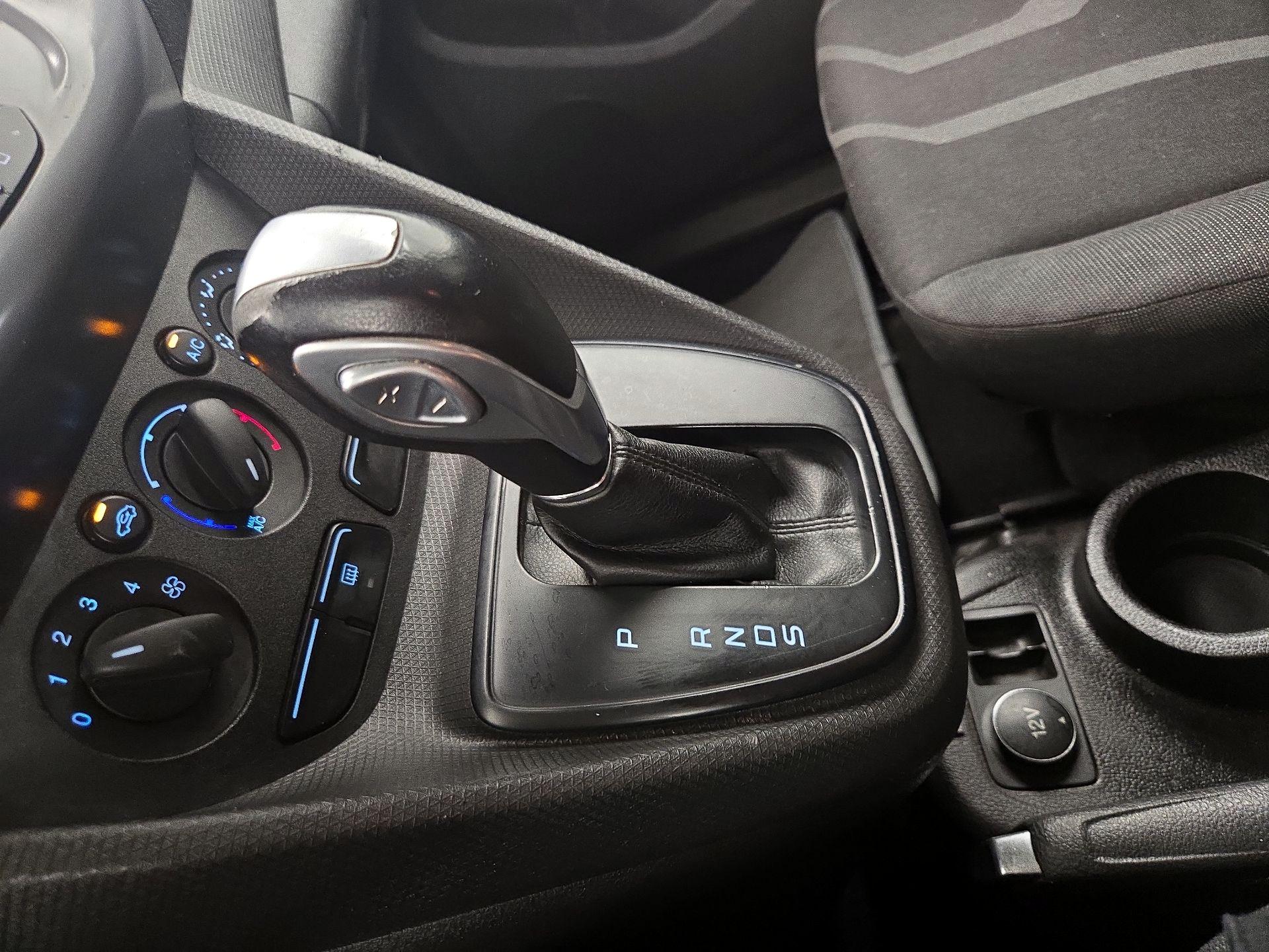 Thumbnail: 2015 Ford Transit Series - 17