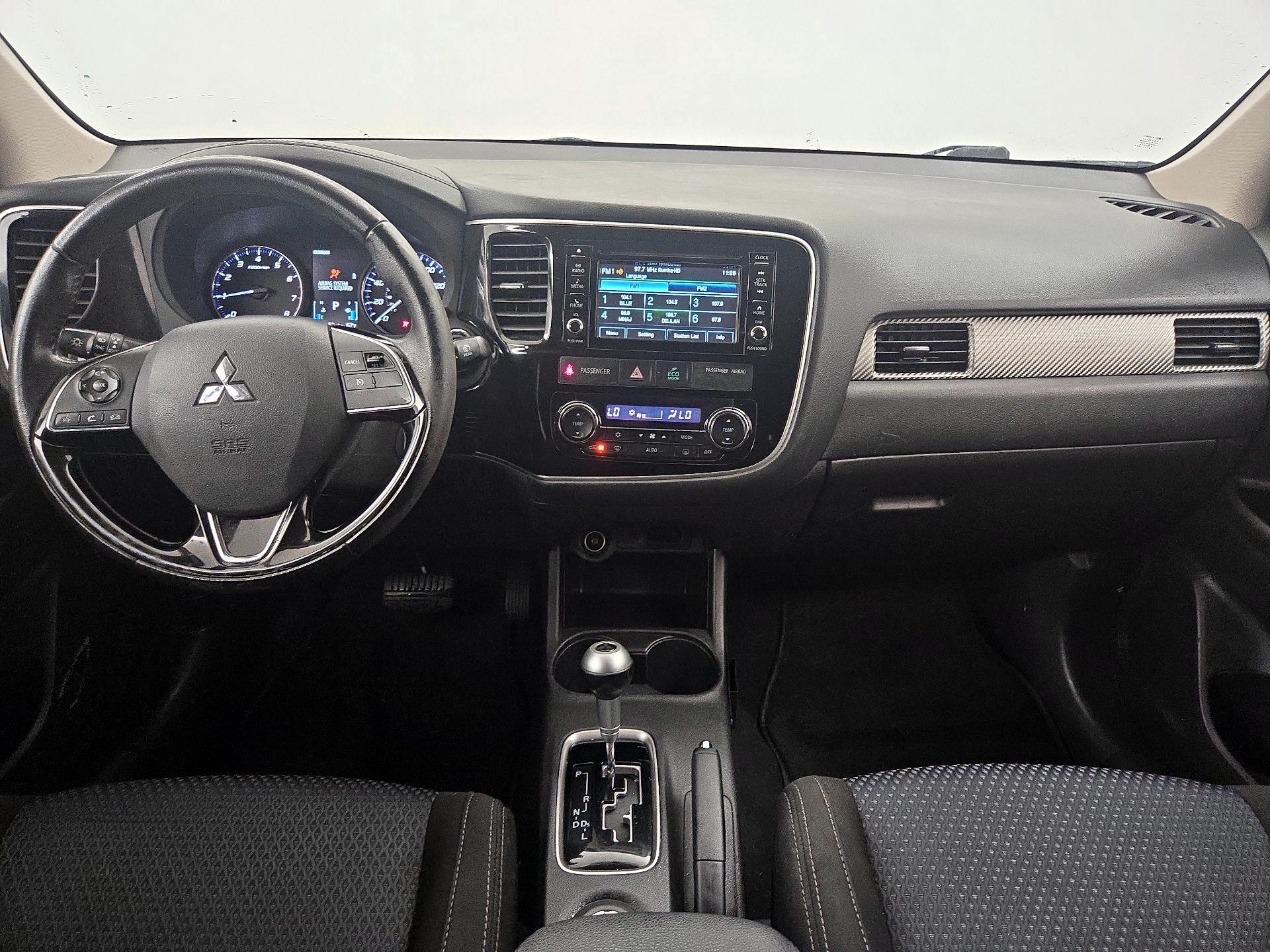 Thumbnail: 2016 Mitsubishi Outlander - 9