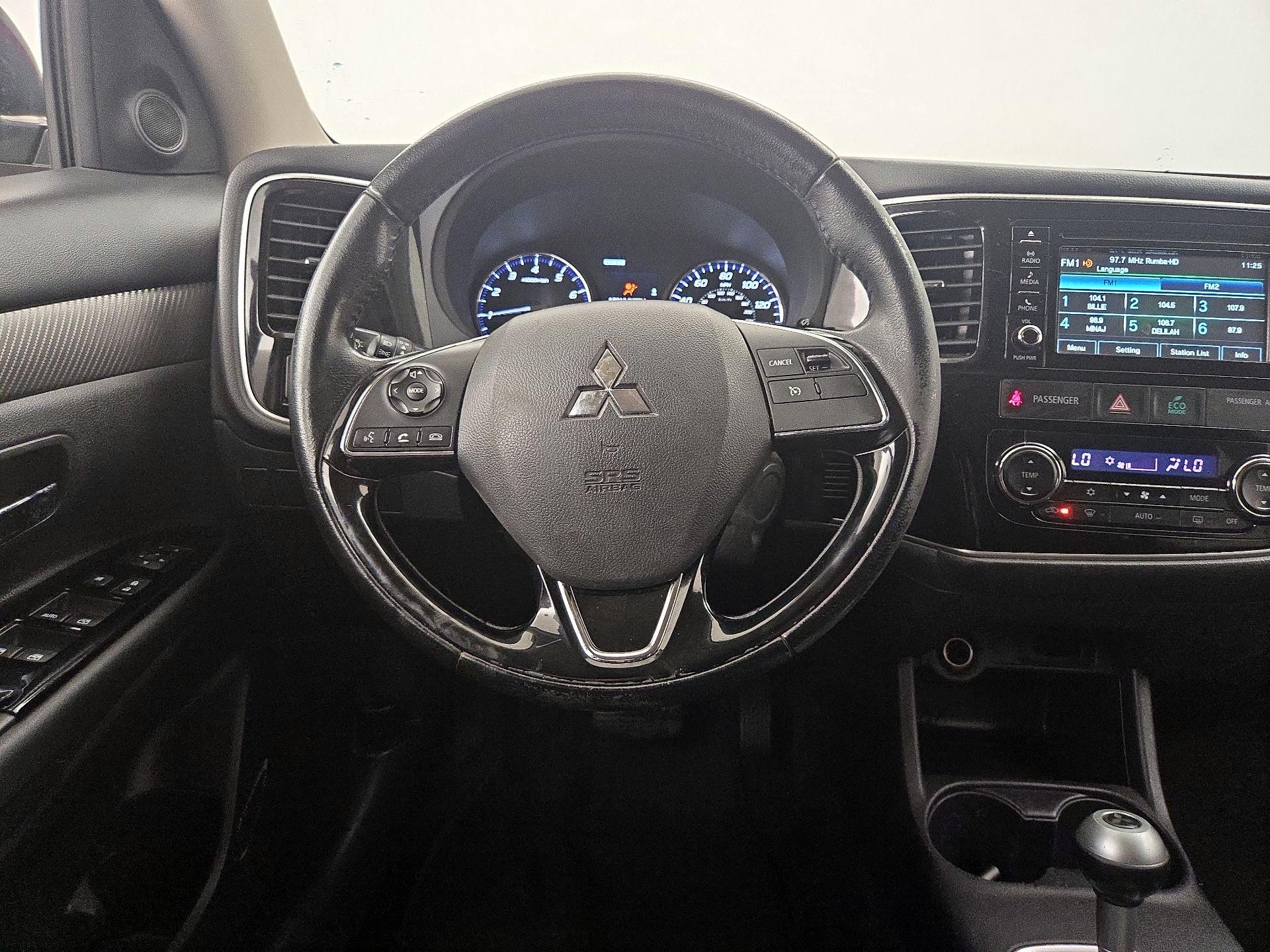 Thumbnail: 2016 Mitsubishi Outlander - 10