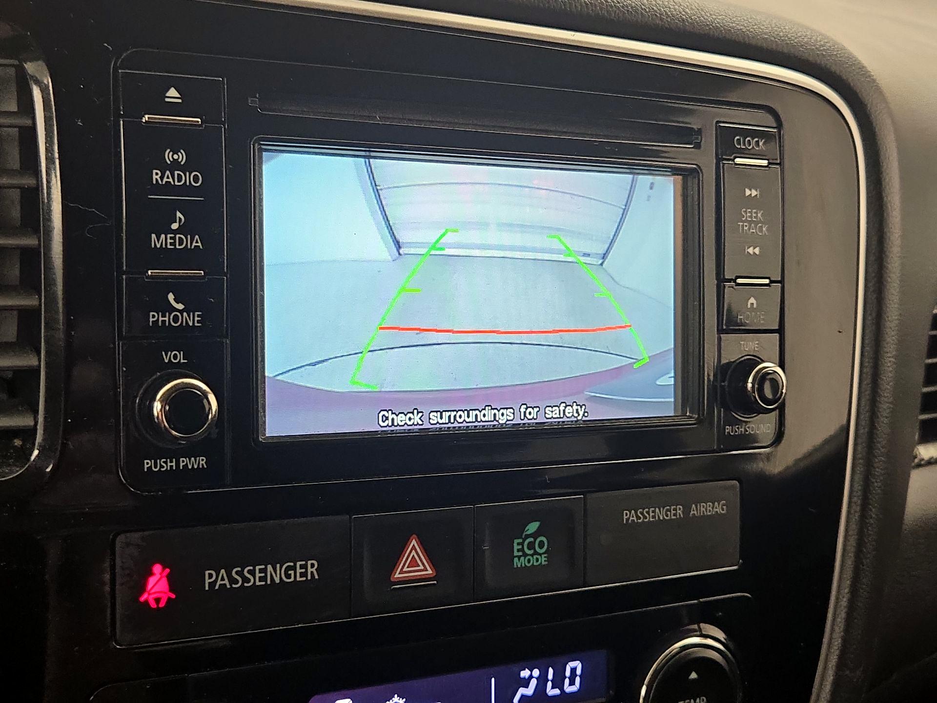 Thumbnail: 2016 Mitsubishi Outlander - 14