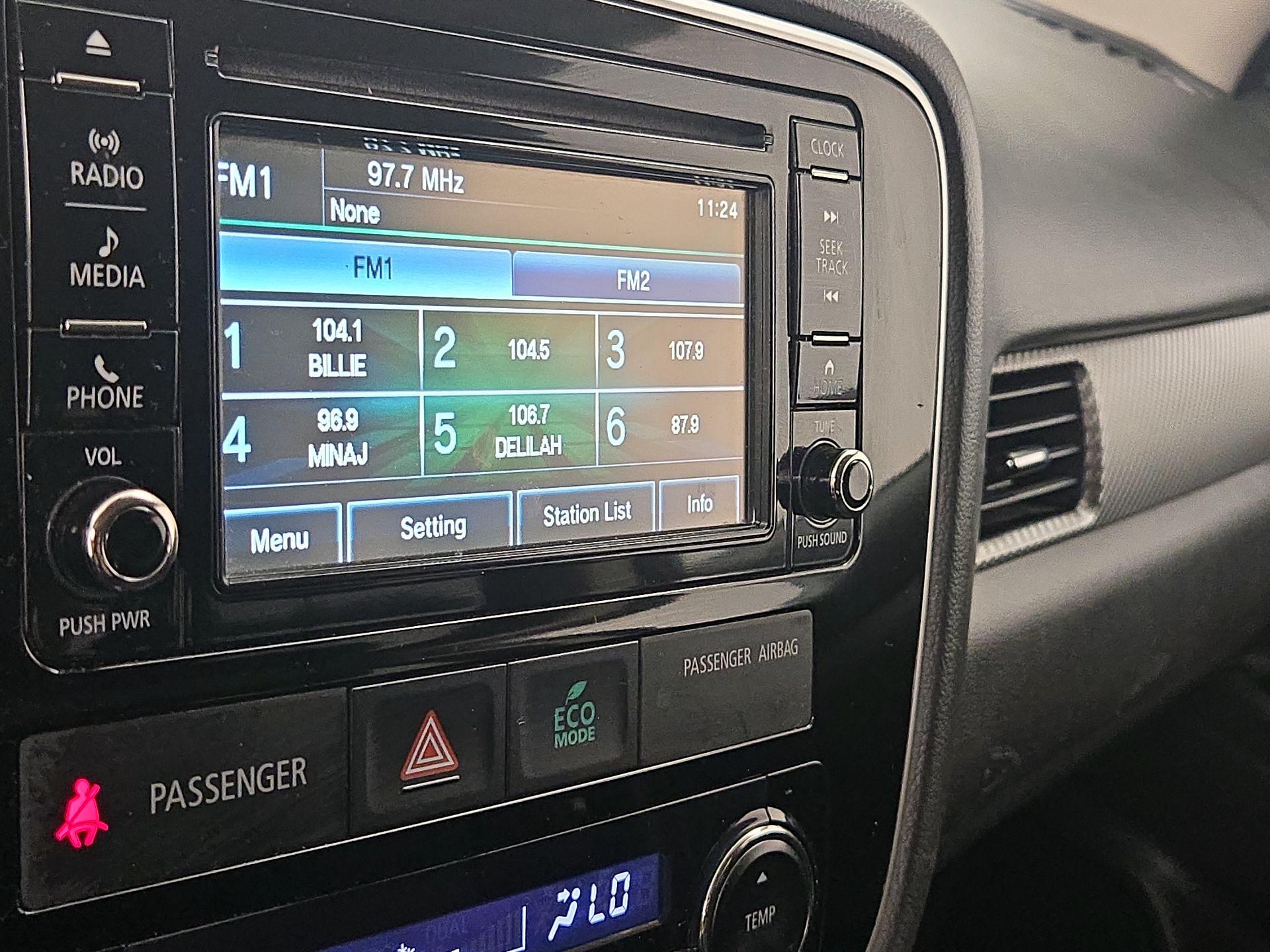 Thumbnail: 2016 Mitsubishi Outlander - 15
