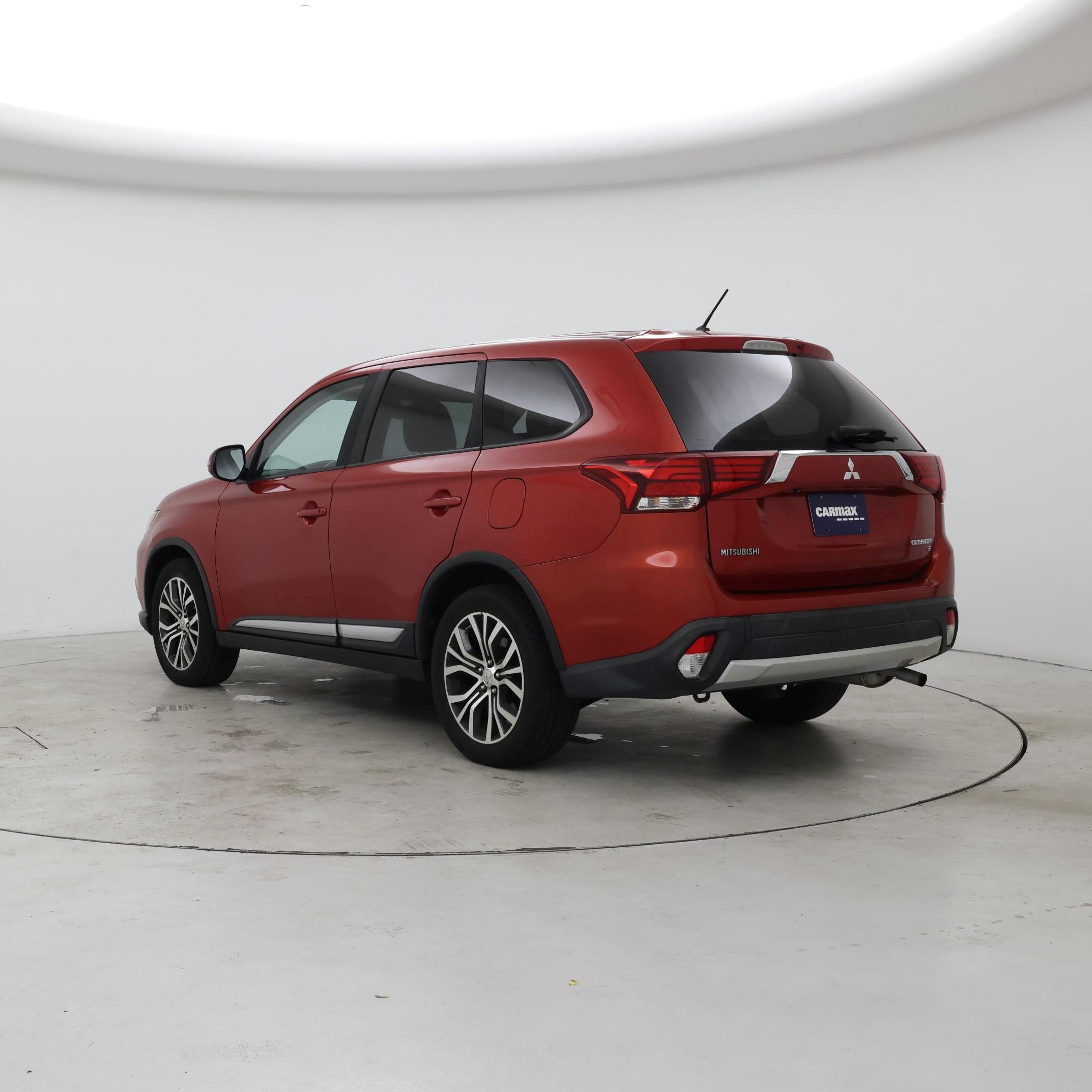Thumbnail: 2016 Mitsubishi Outlander - 2