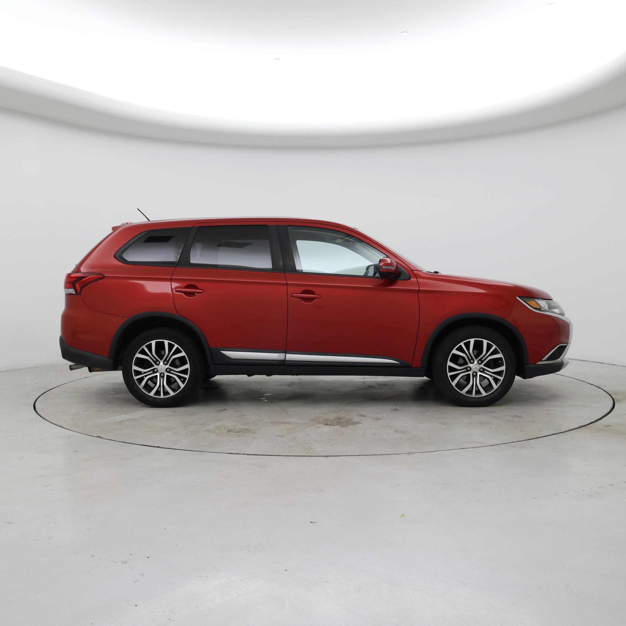 Thumbnail: 2016 Mitsubishi Outlander - 7