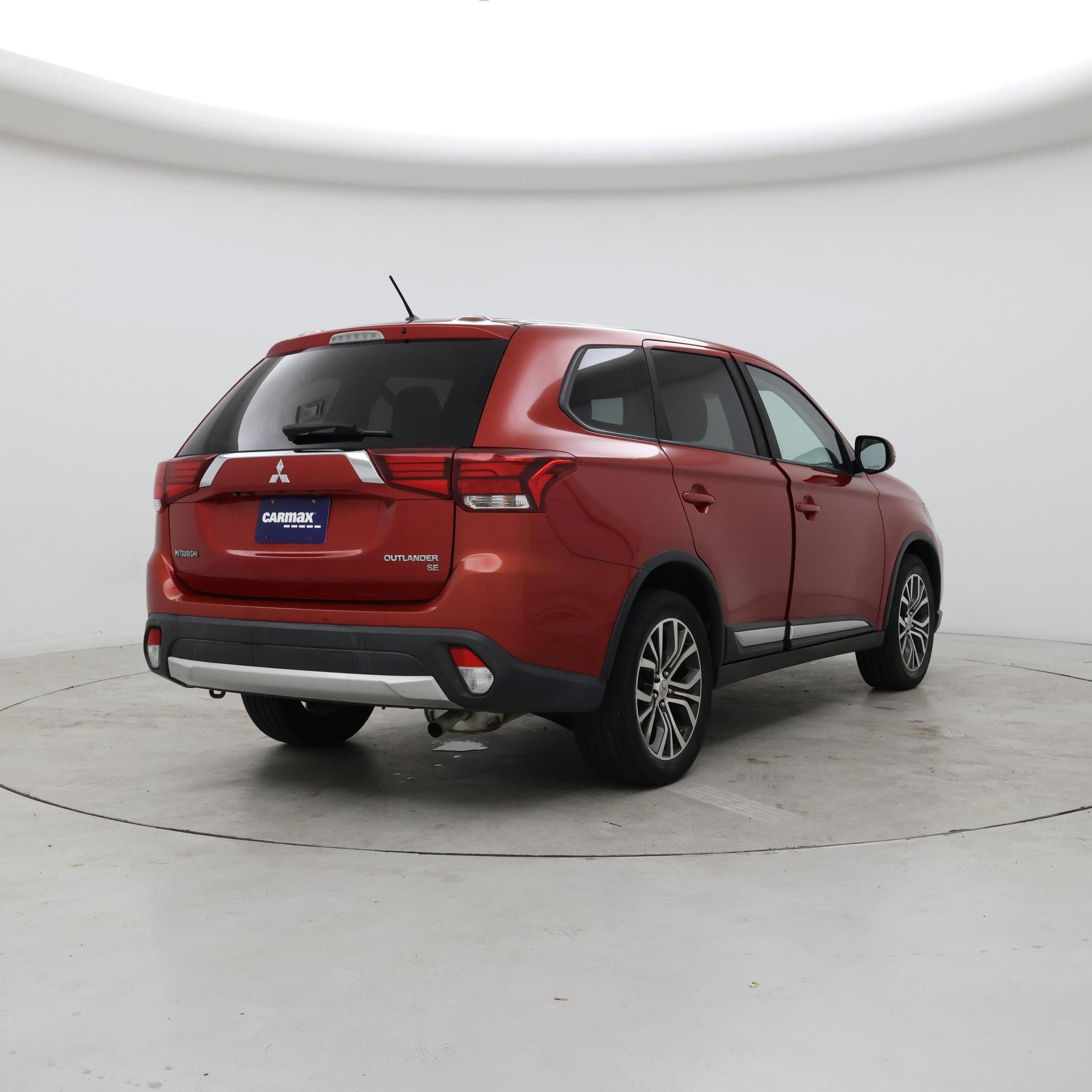 Thumbnail: 2016 Mitsubishi Outlander - 8
