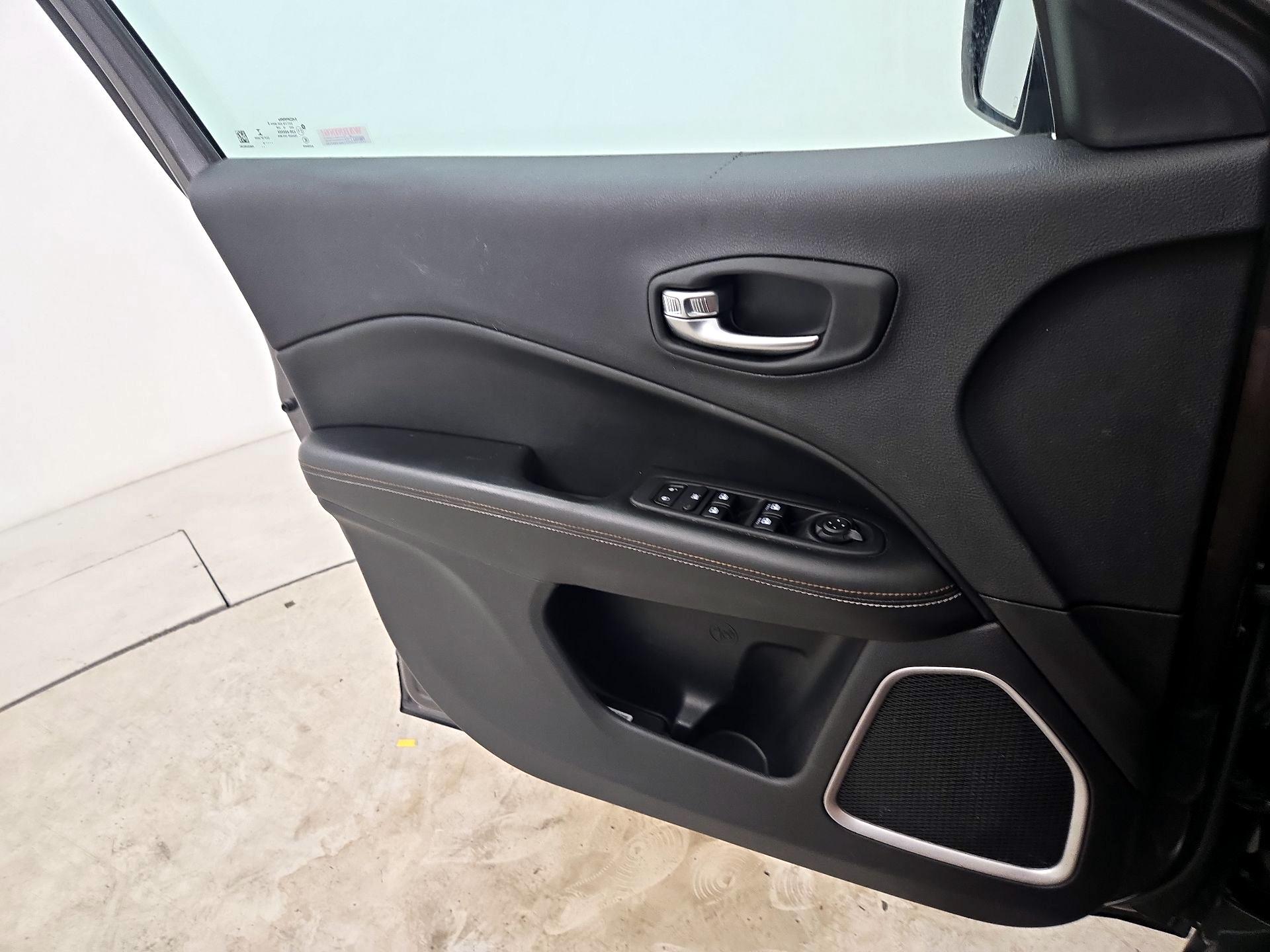 Thumbnail: 2019 Jeep Compass - 12