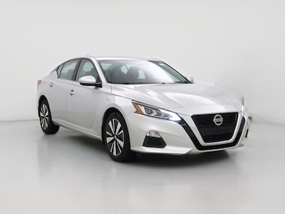 White 2022 Nissan Altima SV