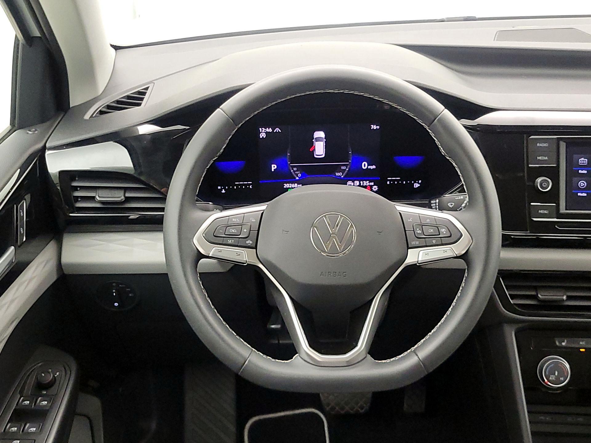 Thumbnail: 2023 Volkswagen Taos - 10