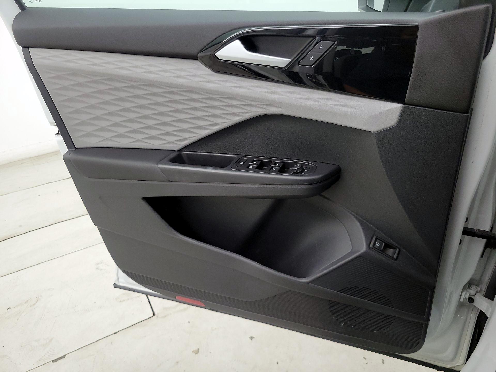 Thumbnail: 2023 Volkswagen Taos - 12