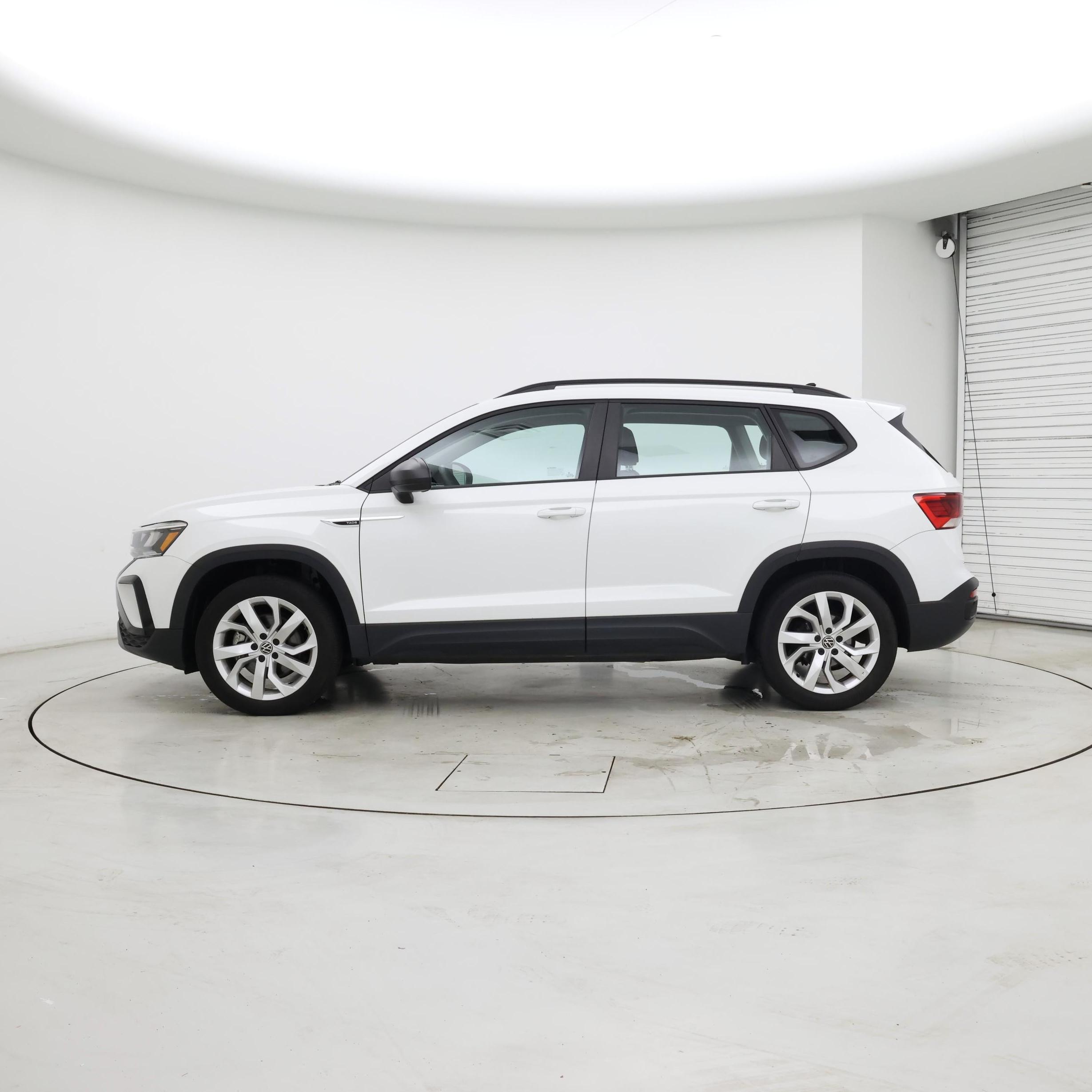 Thumbnail: 2023 Volkswagen Taos - 3