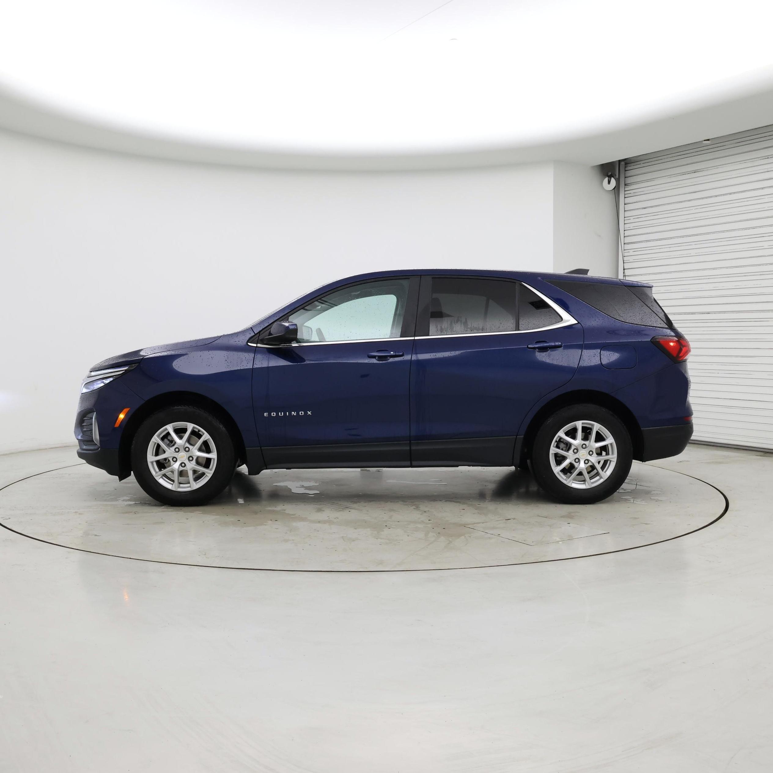 Thumbnail: 2022 Chevrolet Equinox - 3
