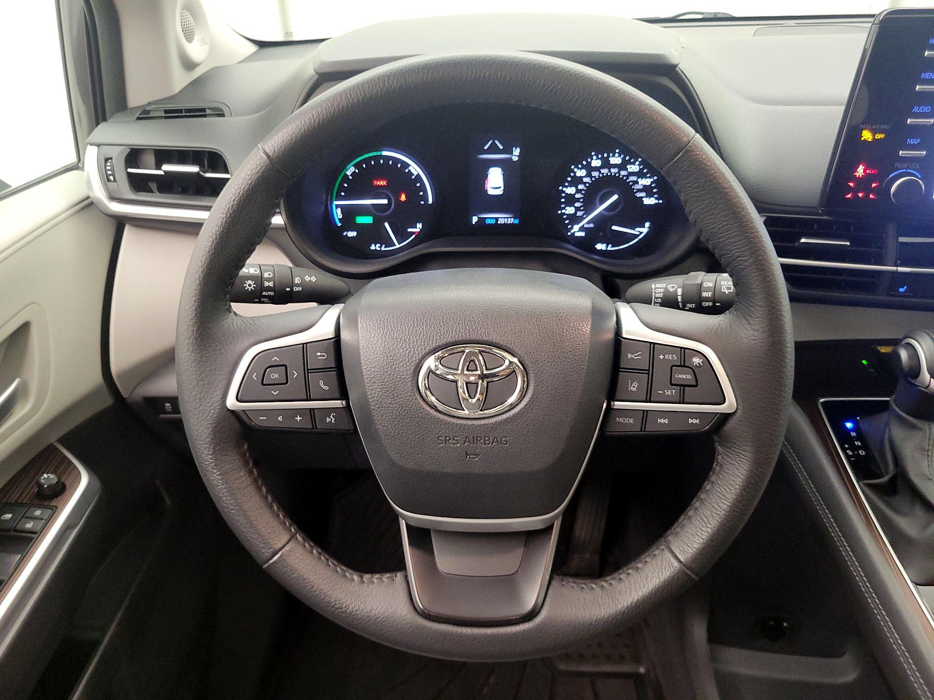 Thumbnail: 2023 Toyota Sienna - 10