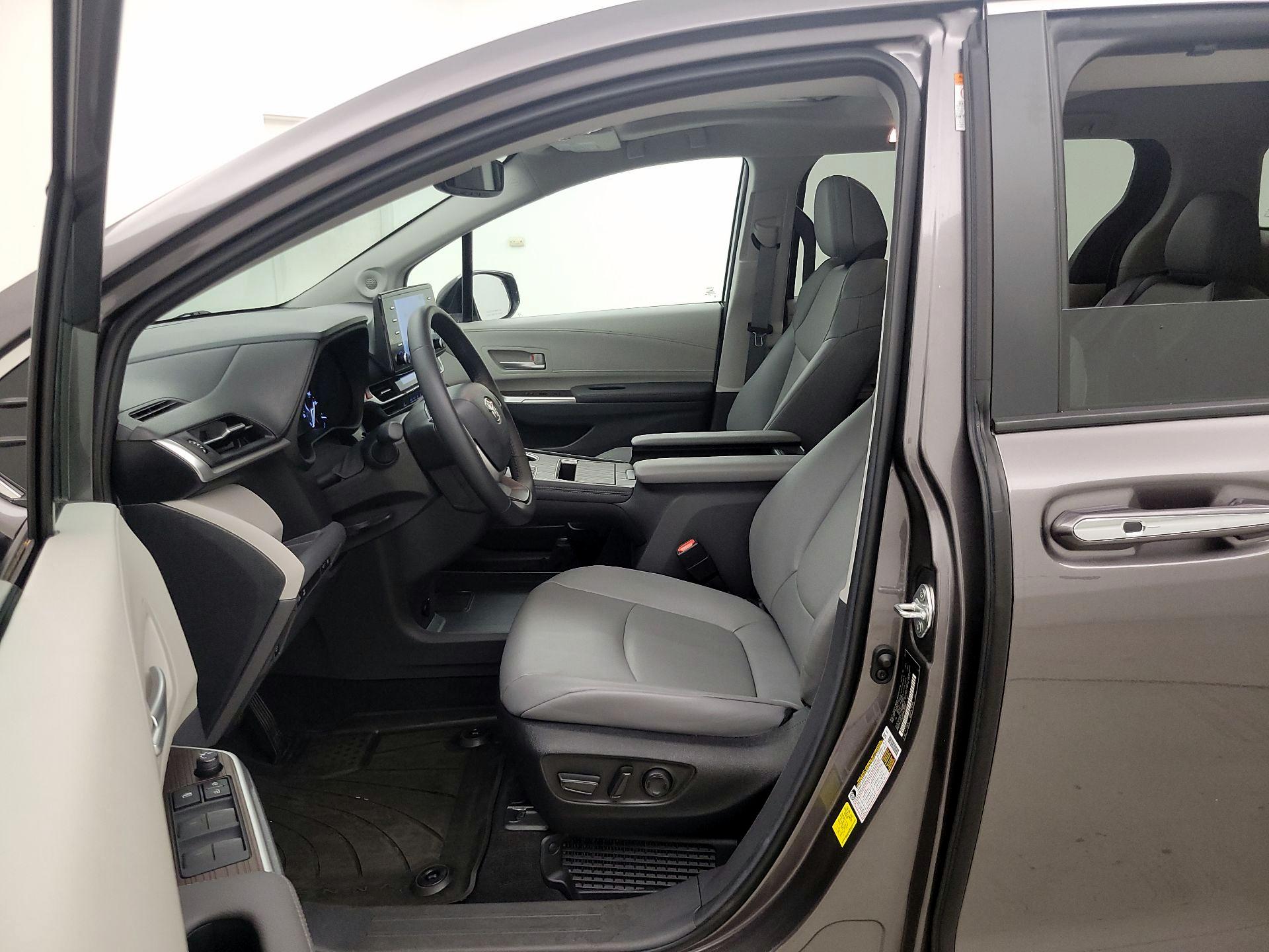 Thumbnail: 2023 Toyota Sienna - 11