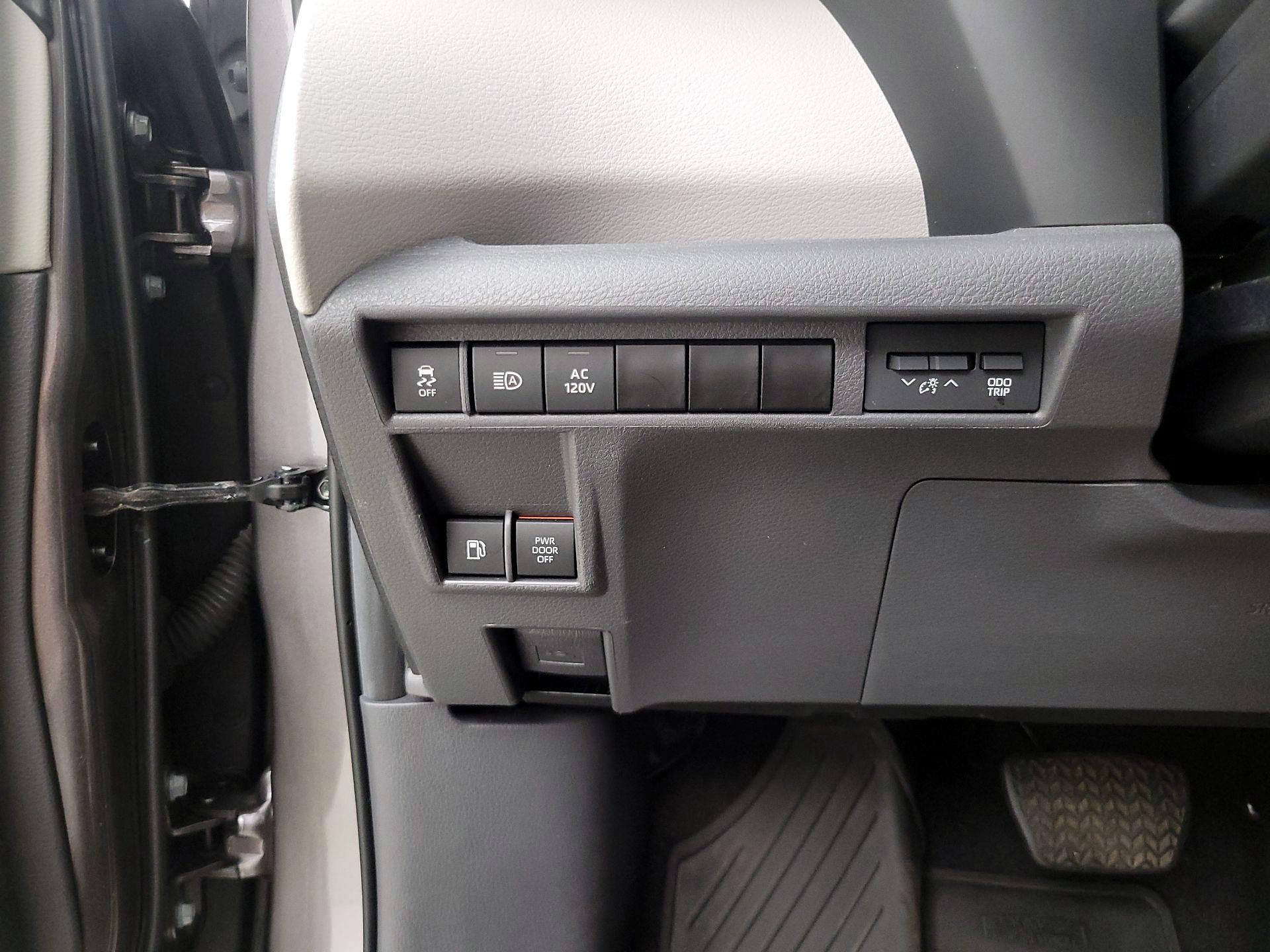 Thumbnail: 2023 Toyota Sienna - 13