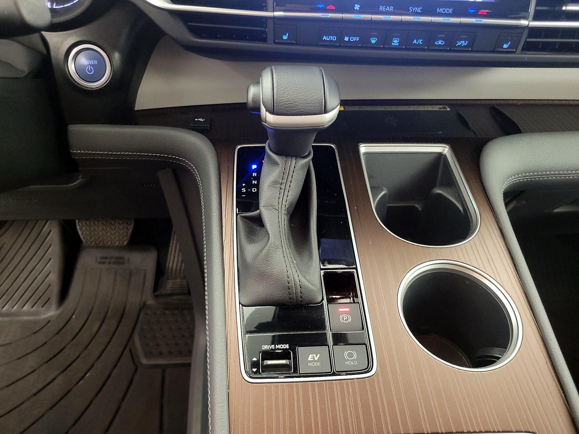 Thumbnail: 2023 Toyota Sienna - 18
