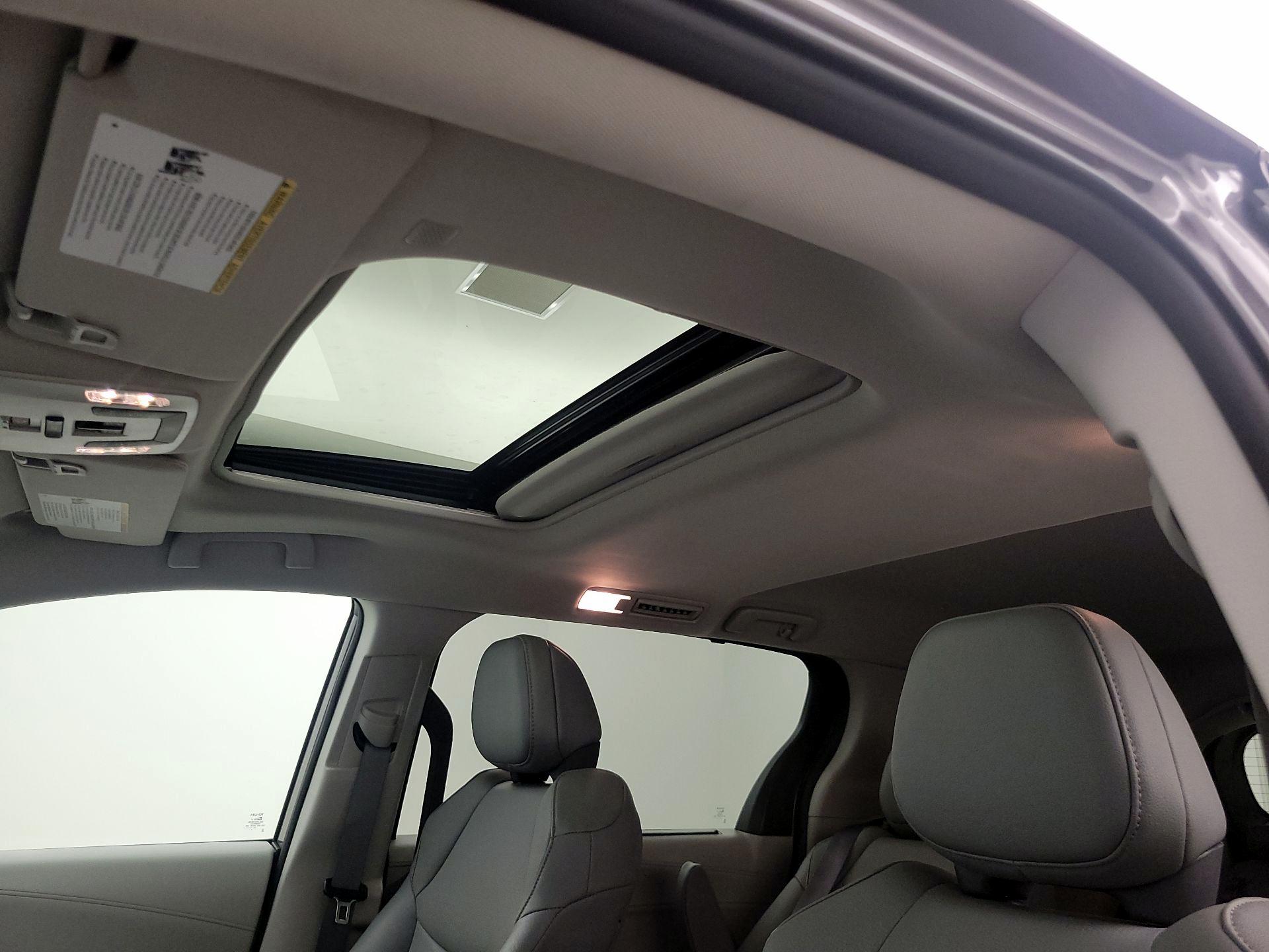 Thumbnail: 2023 Toyota Sienna - 20