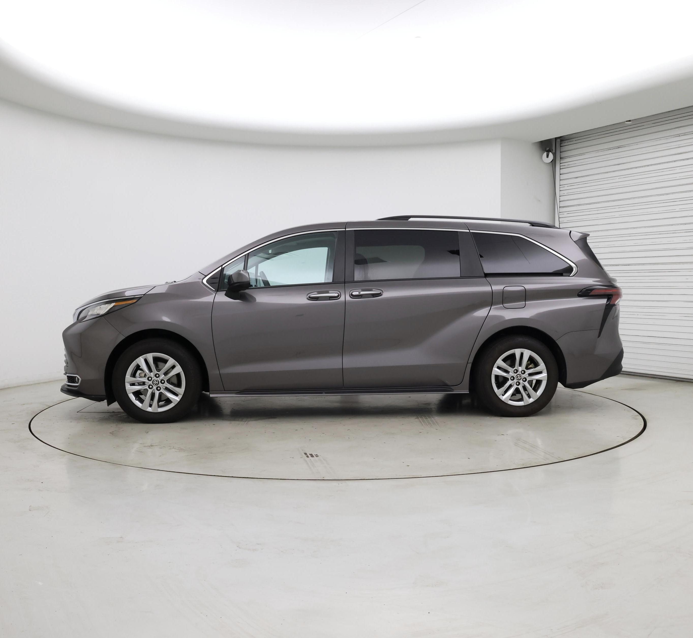 Thumbnail: 2023 Toyota Sienna - 3