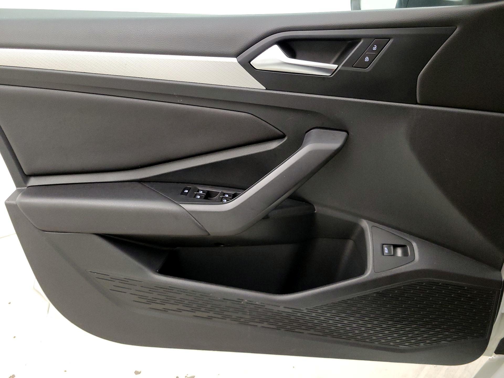 Thumbnail: 2019 Volkswagen Jetta - 10
