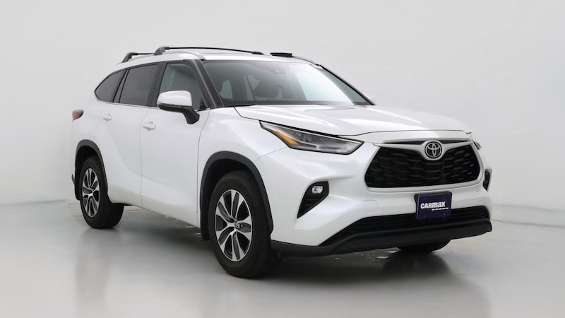 2023 Toyota Highlander XLE Hero Image
