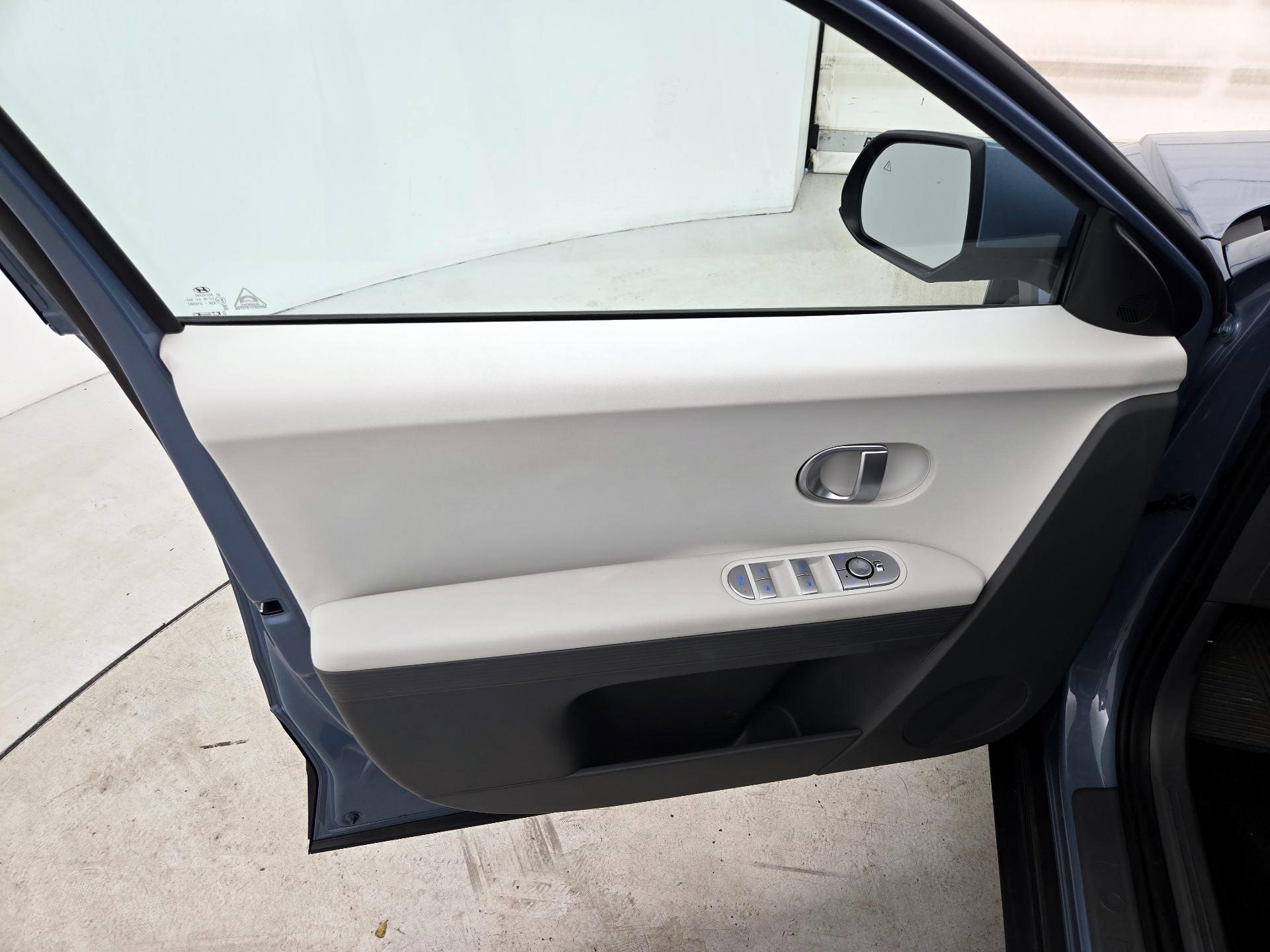 Thumbnail: 2022 Hyundai Ioniq 5 - 12
